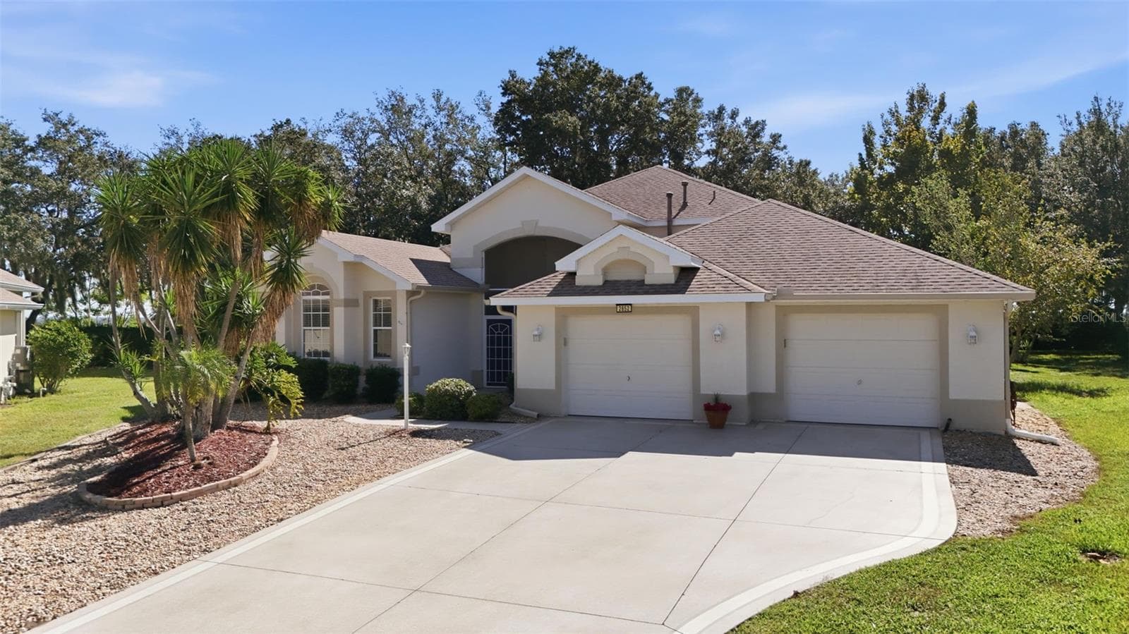Lots of space for parking - 2852 CAPE HORN CT, TAVARES