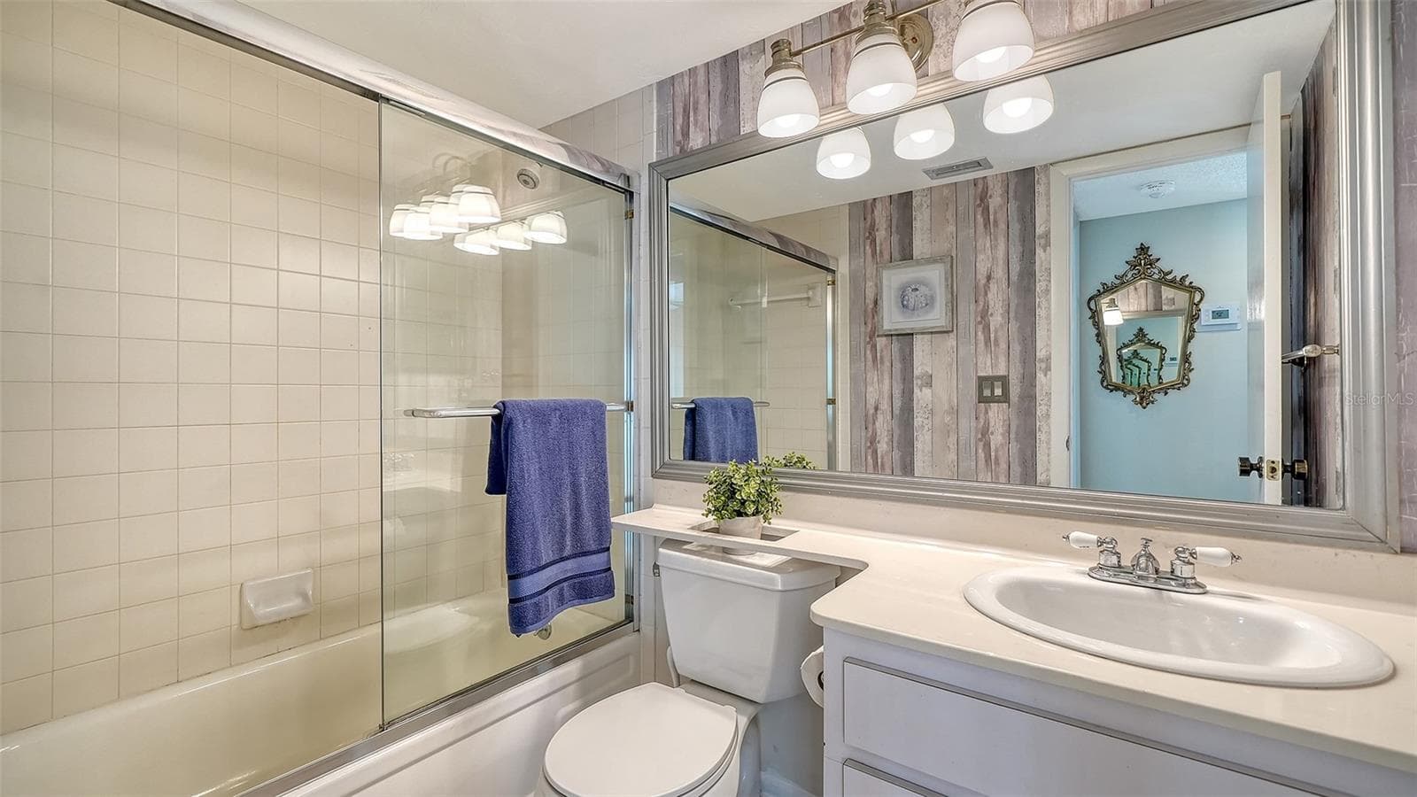 Condominium at 6204 MIDNIGHT PASS RD #205, SARASOTA, photo 23 of 42