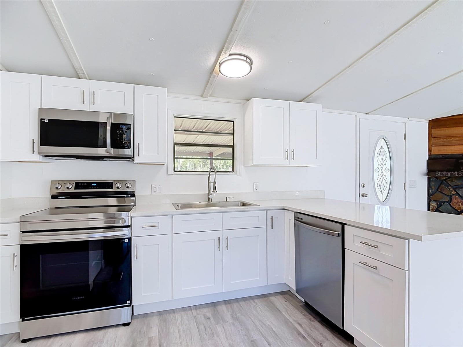 Manufactured Home at 3042 PARK CIR, HAINES CITY, photo 38 of 91