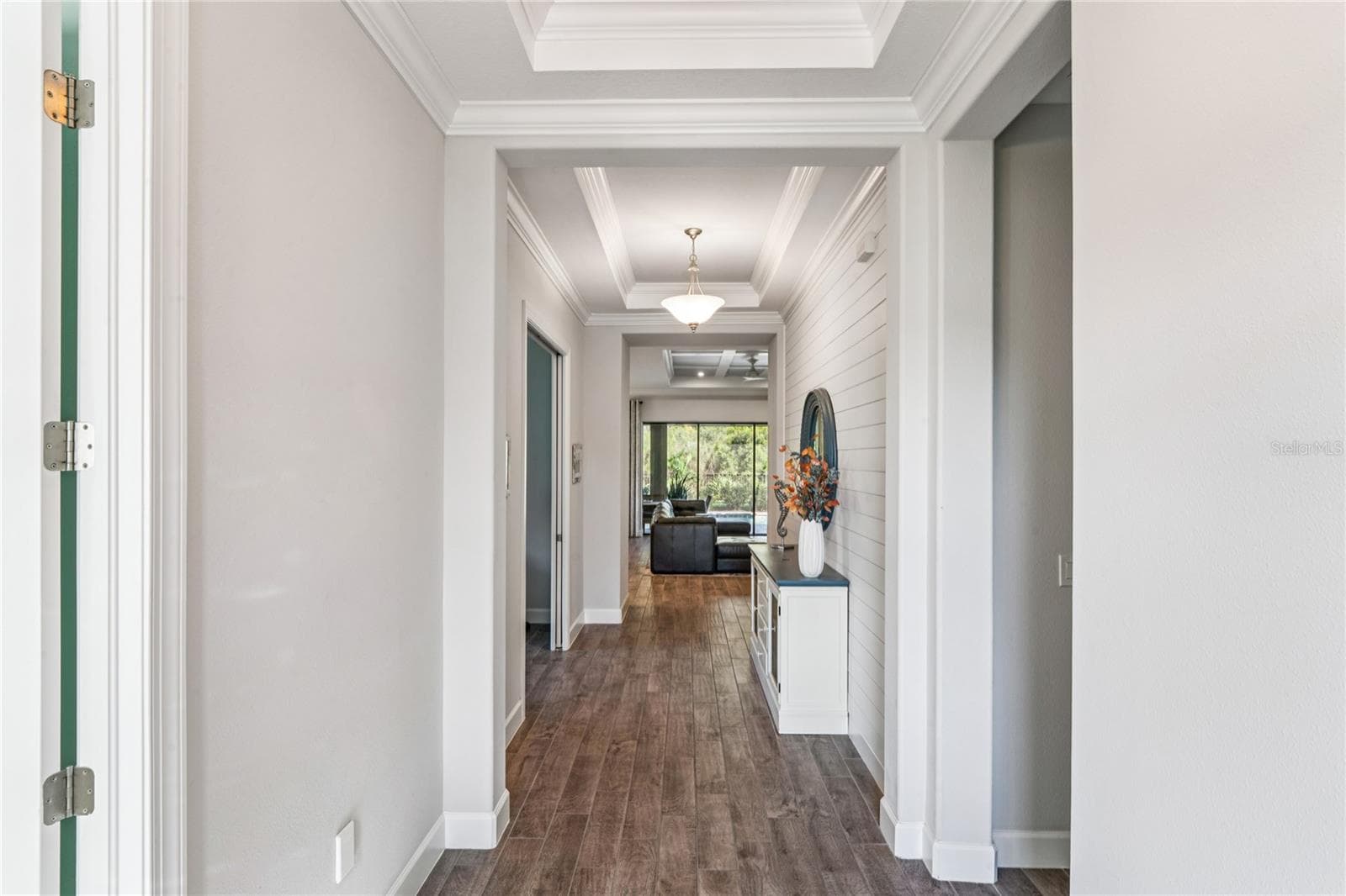 Grand Foyer w/ 2 tray ceilings & extended entrance - 10813 CALLUNA DR, ODESSA