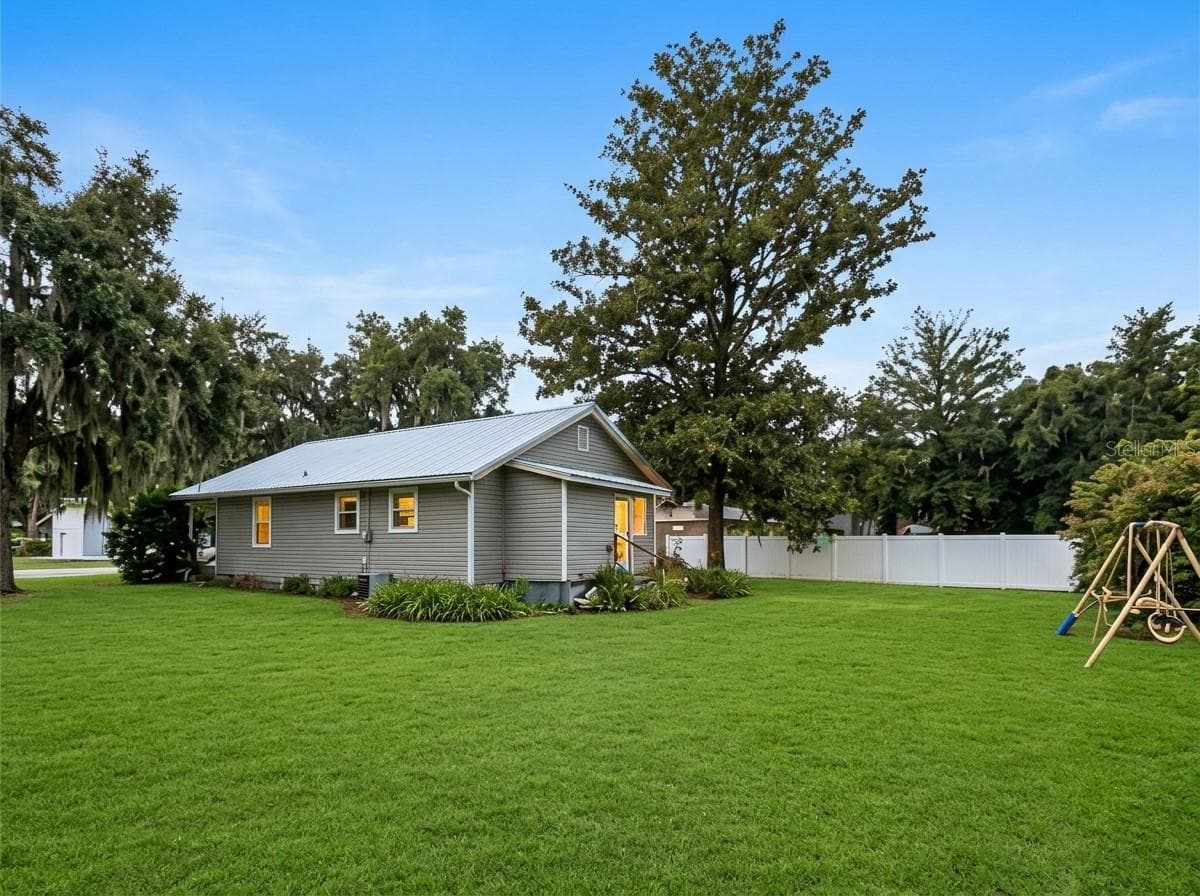 Single Family Residence at 1051 NE LAKE DR, LAKE CITY, photo 2 of 6