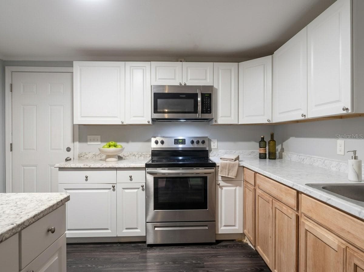 Single Family Residence at 1051 NE LAKE DR, LAKE CITY, photo 4 of 6