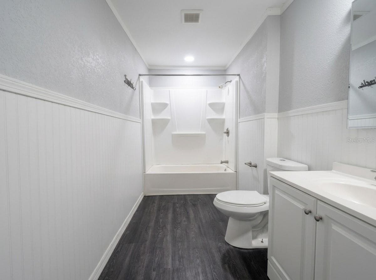 Single Family Residence at 1051 NE LAKE DR, LAKE CITY, photo 6 of 6