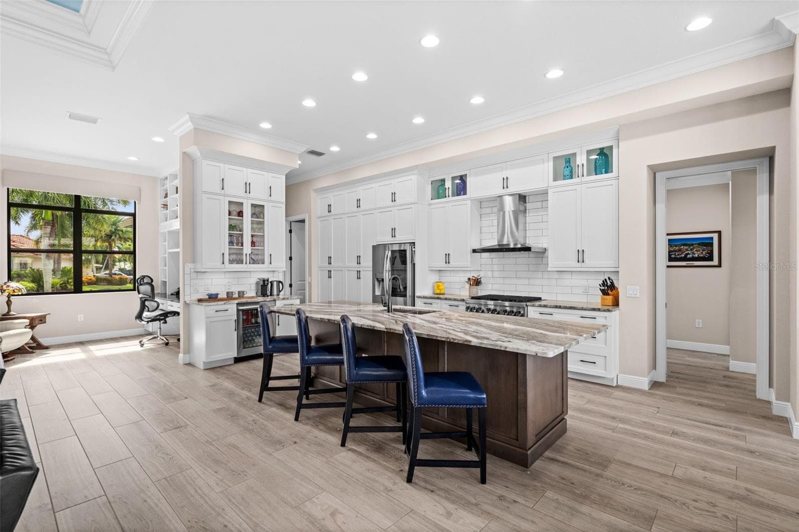 Breakfast bar on the island with room for all your guests - 5205 SUNSET CT, CAPE CORAL