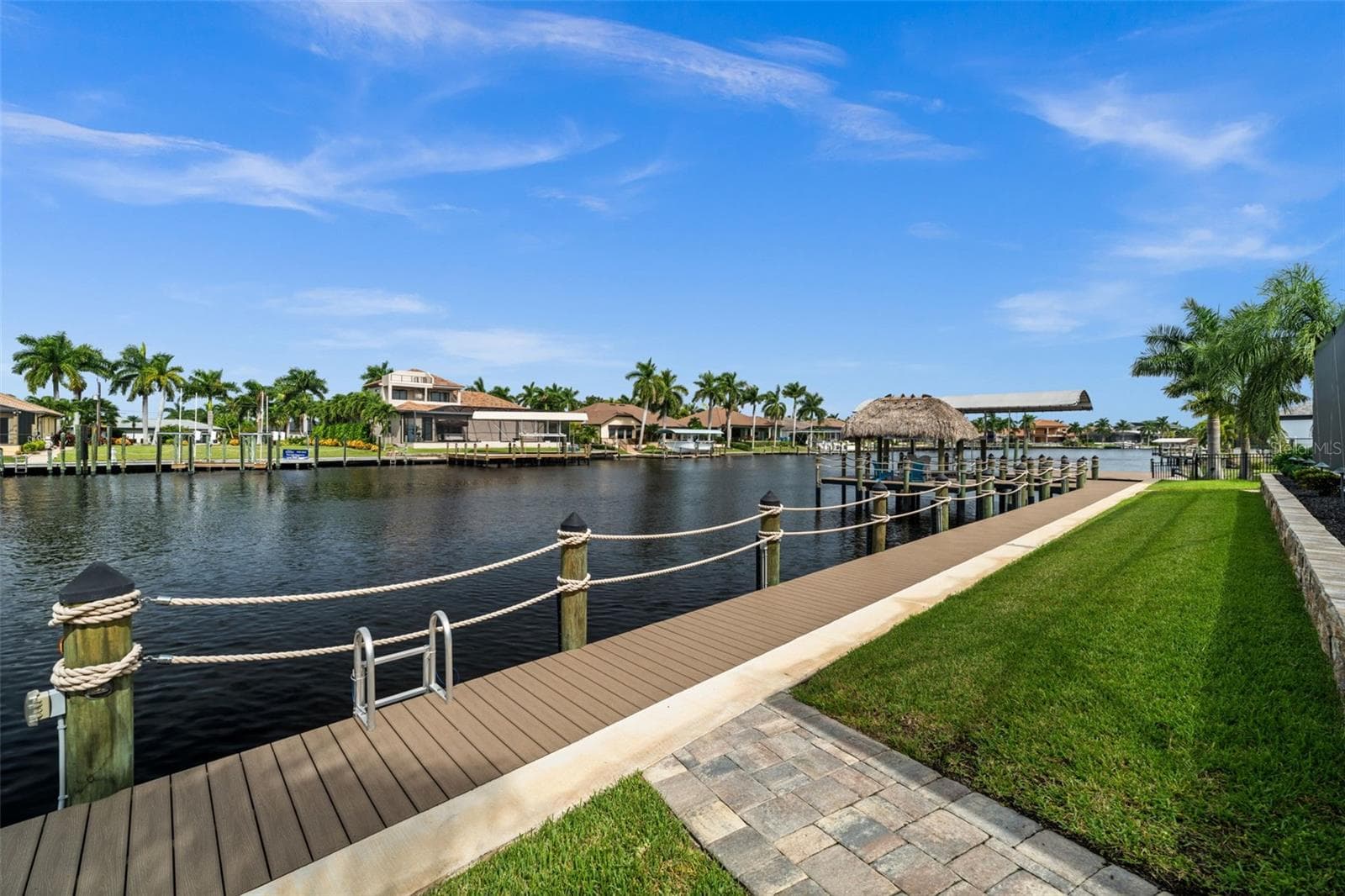 Full captain's walk along the 120 feet of waterfront - 5205 SUNSET CT, CAPE CORAL