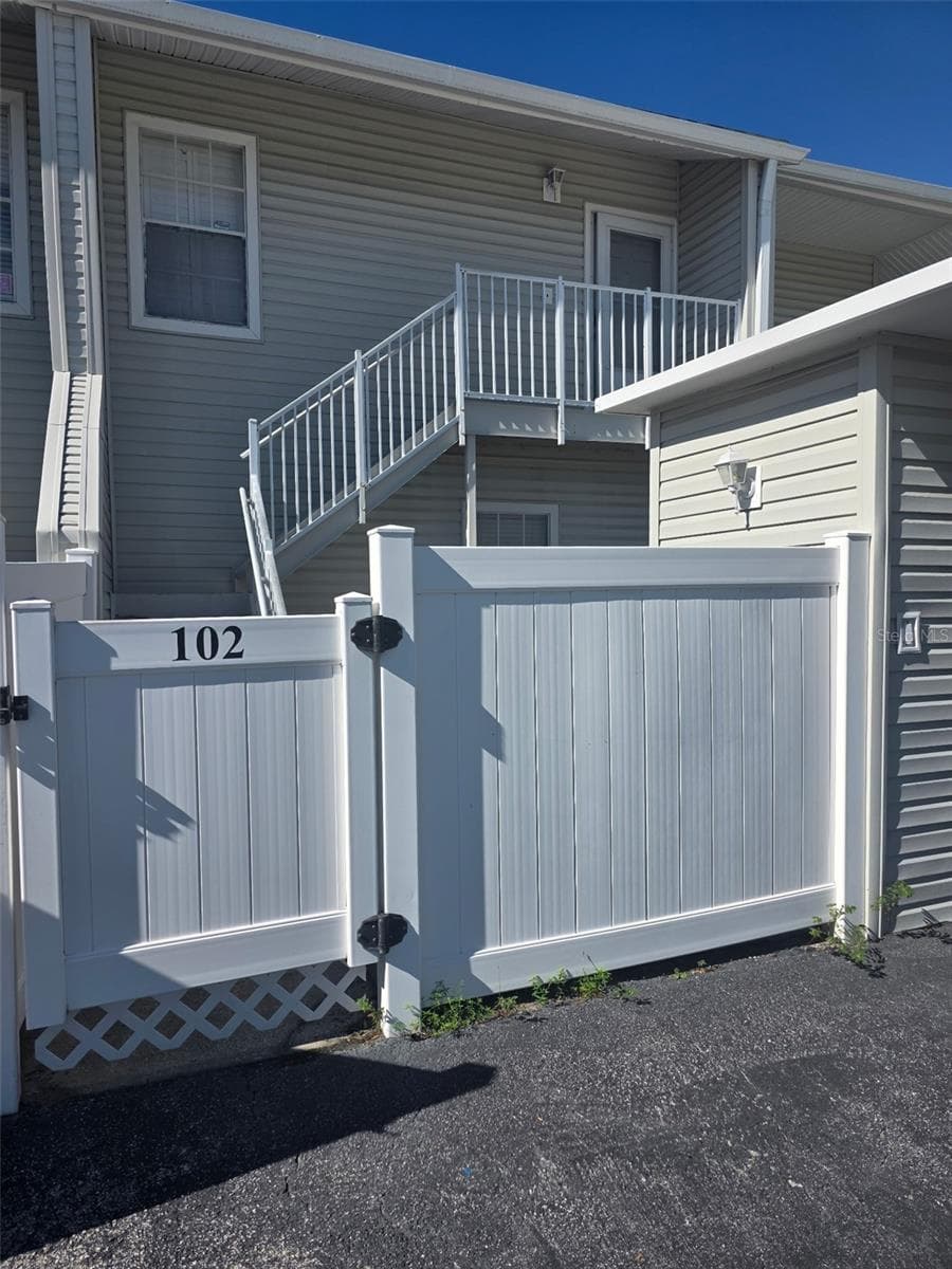 8350 SAVANNAH TRACE CIR #102