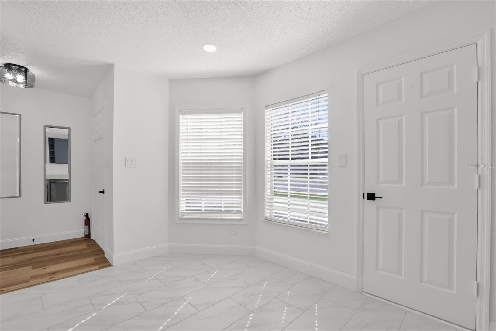 Single Family Residence at 25345 GREEN HERON DR, LEESBURG, photo 6 of 32