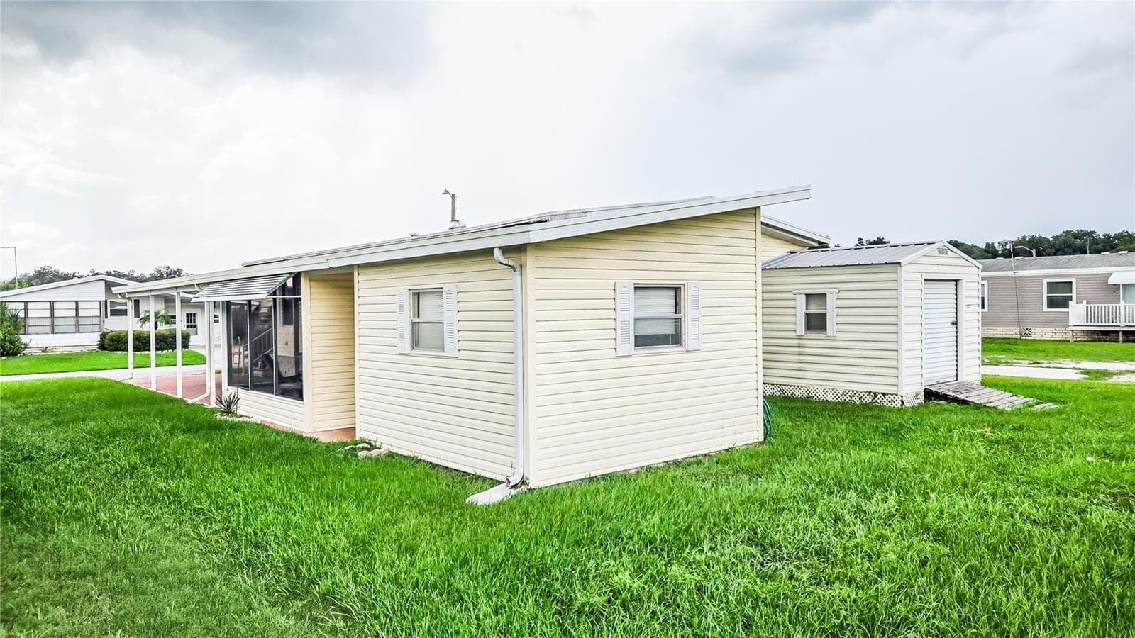 Manufactured Home at 5716 PAWNEE ST, ZEPHYRHILLS, photo 3 of 56