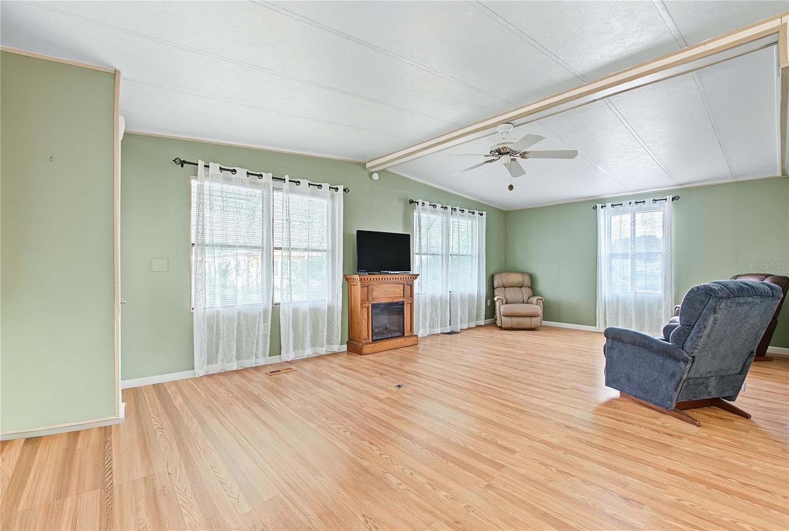 Manufactured Home at 5716 PAWNEE ST, ZEPHYRHILLS, photo 7 of 56