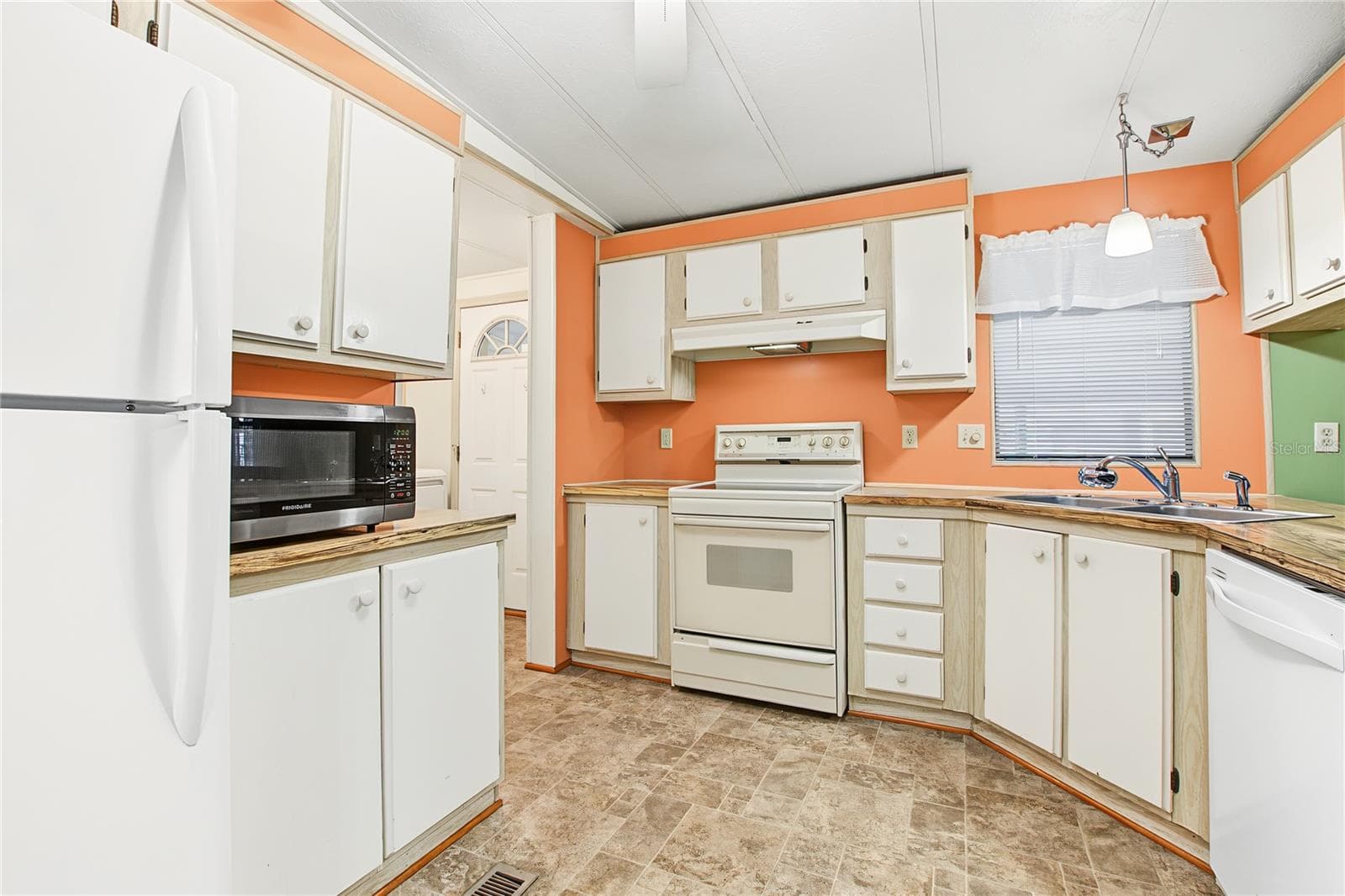 Manufactured Home at 5716 PAWNEE ST, ZEPHYRHILLS, photo 11 of 56