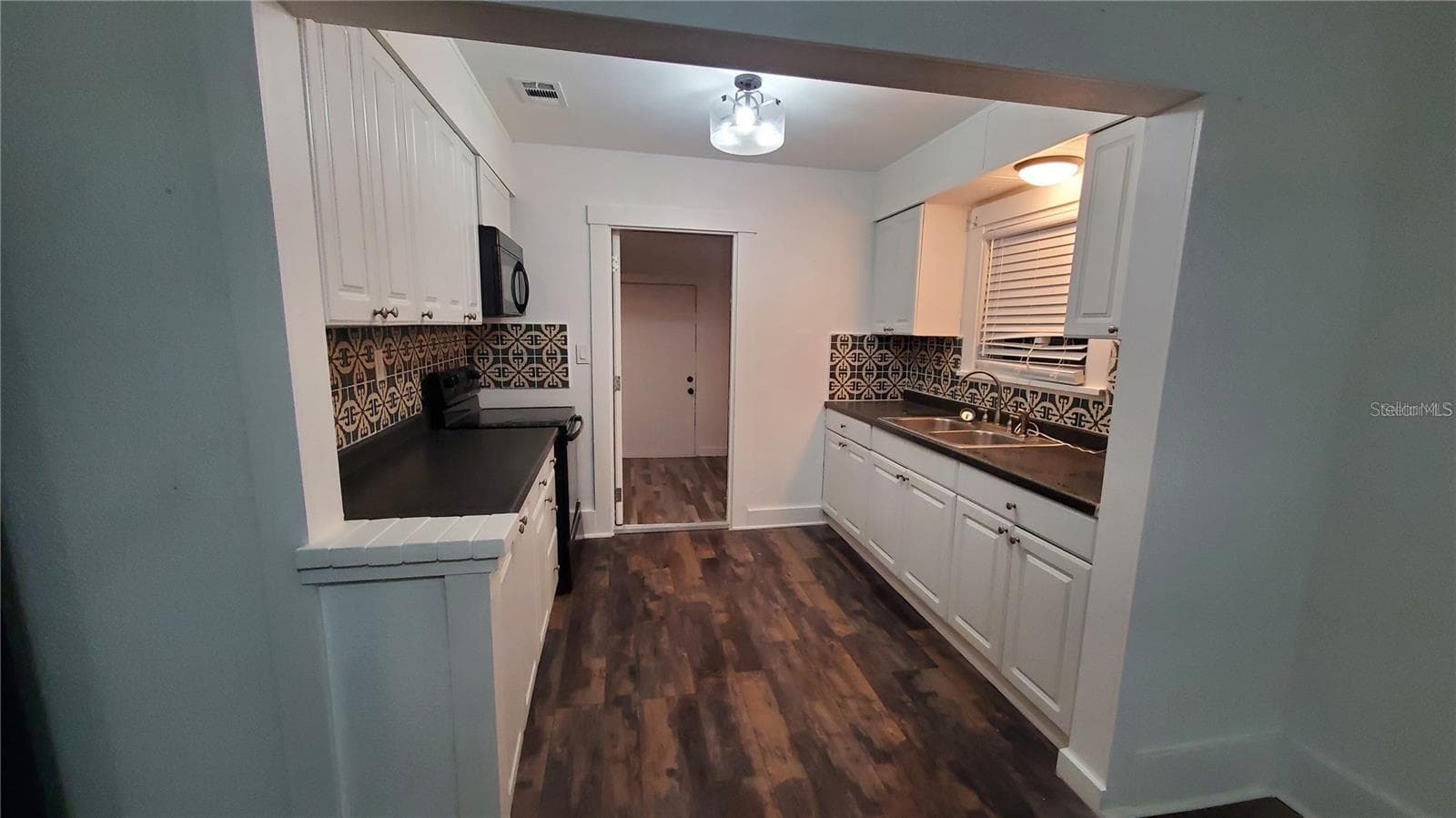 Single Family Residence at 1034 16TH AVE S, ST PETERSBURG, photo 8 of 24