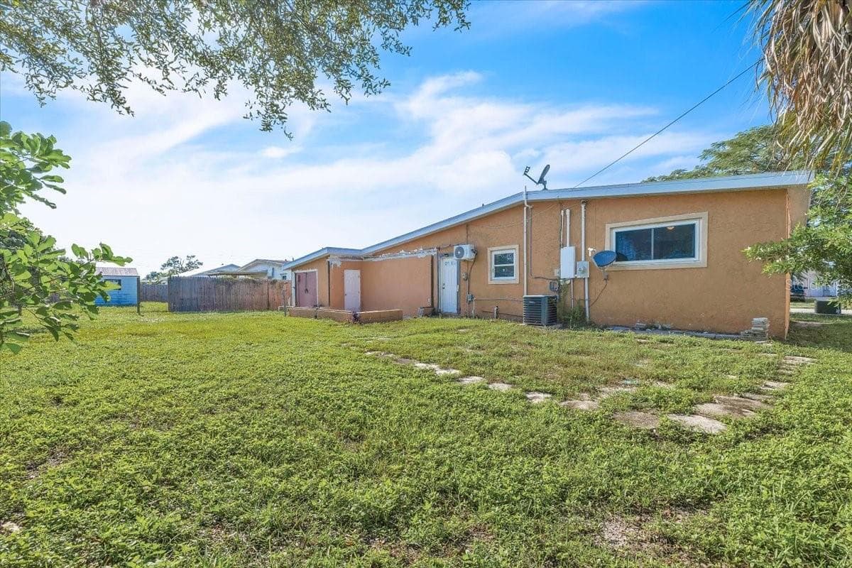 Single Family Residence at 22127 FELTON AVE, PORT CHARLOTTE, photo 31 of 39