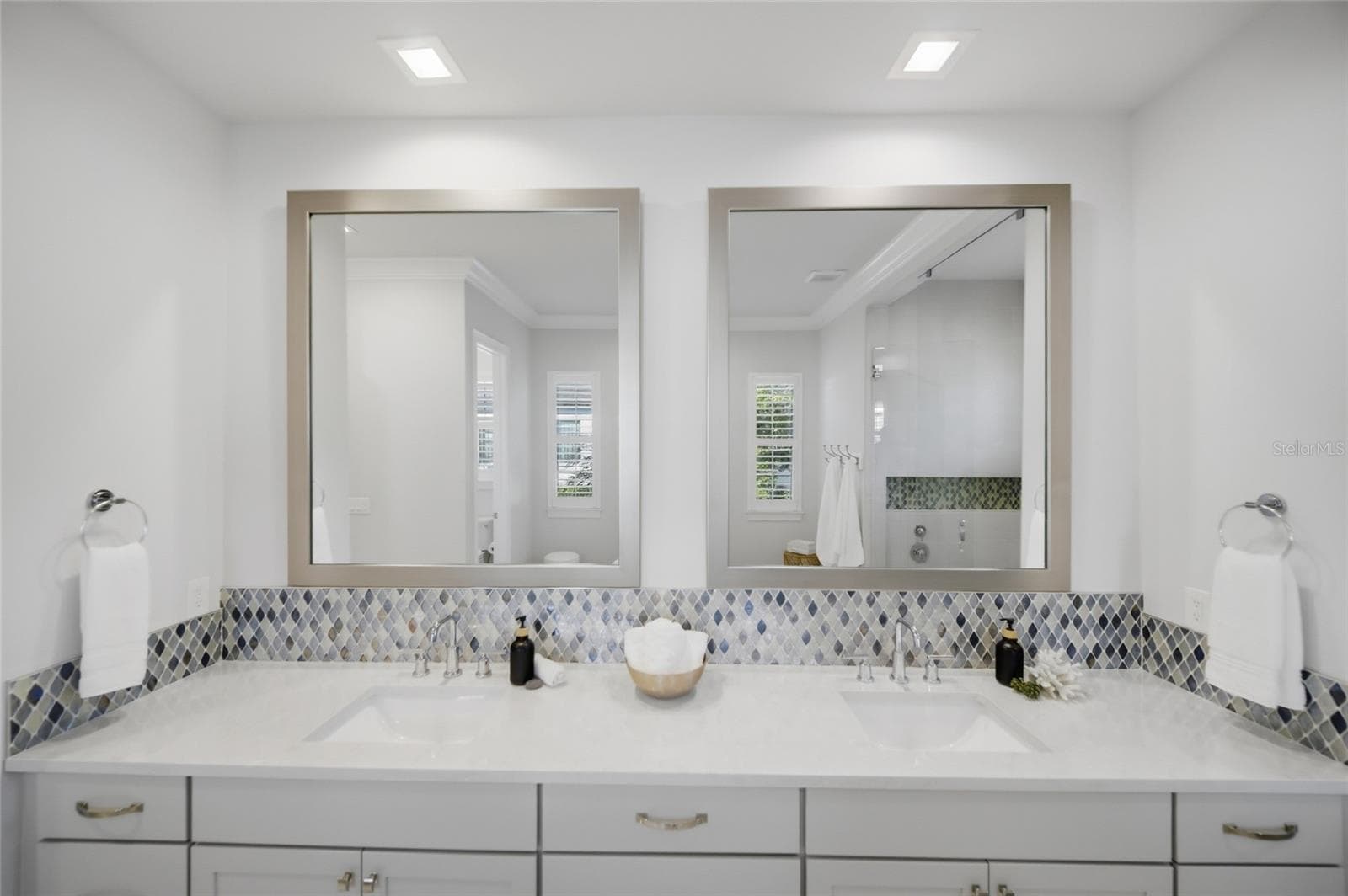 Single Family Residence at 8340 CATAMARAN CIR, LAKEWOOD RANCH, photo 29 of 54