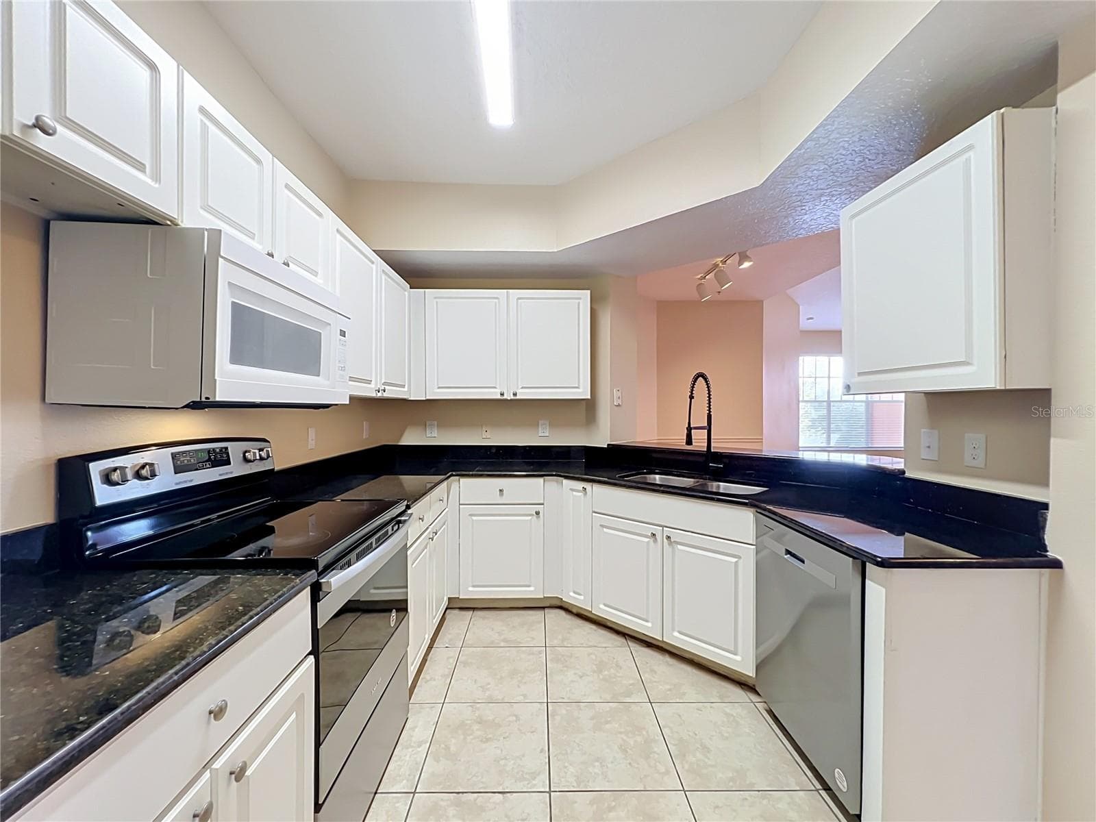 Kitchen - 5578 METROWEST BLVD #1-310, ORLANDO