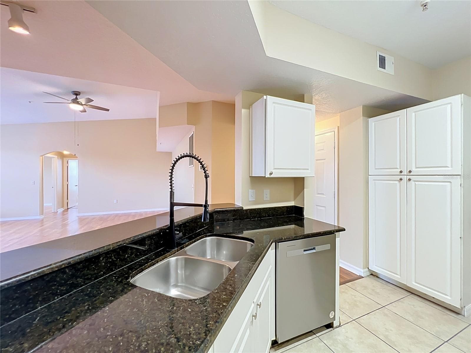 Kitchen - 5578 METROWEST BLVD #1-310, ORLANDO