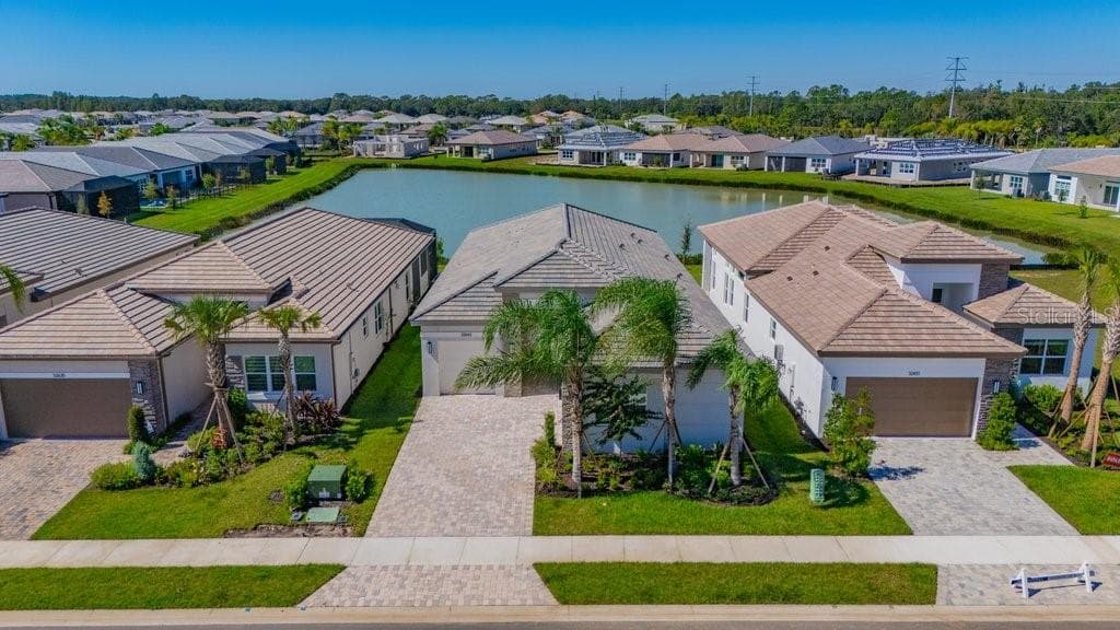 Single Family Residence at 32643 NEROLI ST, WESLEY CHAPEL, photo 3 of 46