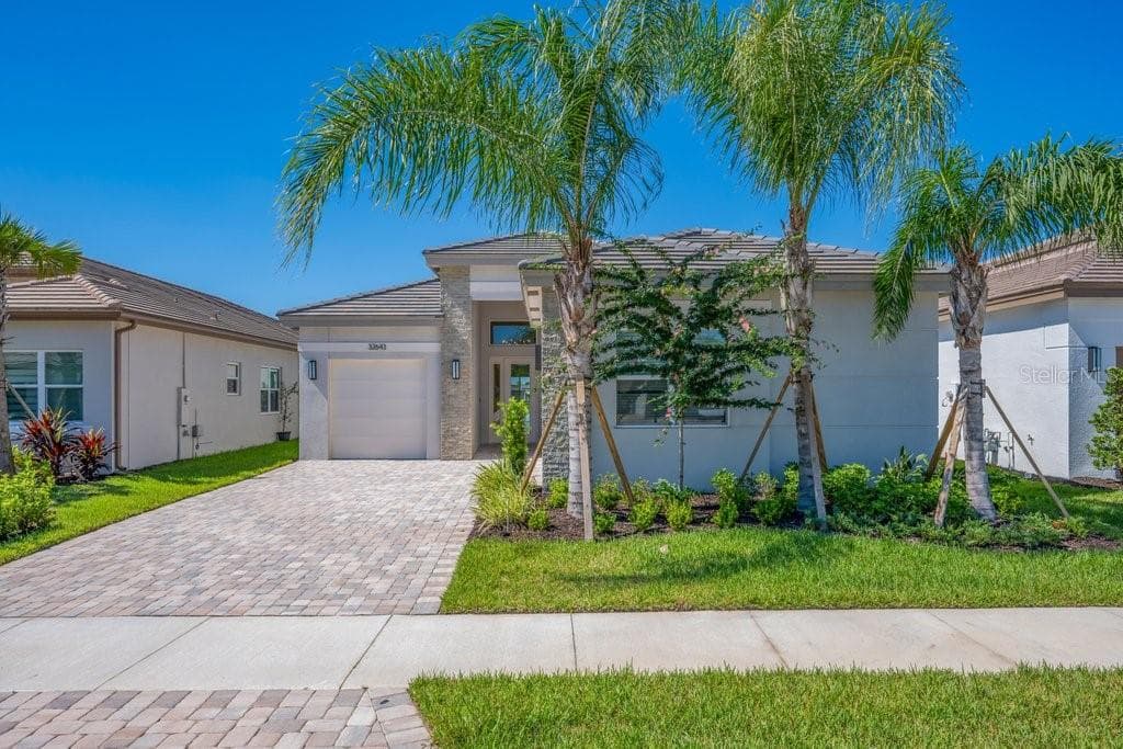 Single Family Residence at 32643 NEROLI ST, WESLEY CHAPEL, photo 4 of 46