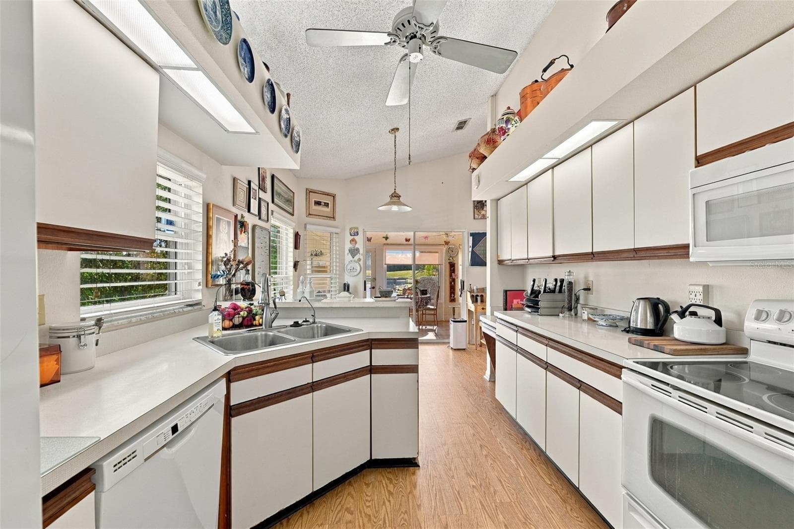 Single Family Residence at 1803 E DEL WEBB BLVD, SUN CITY CENTER, photo 10 of 52