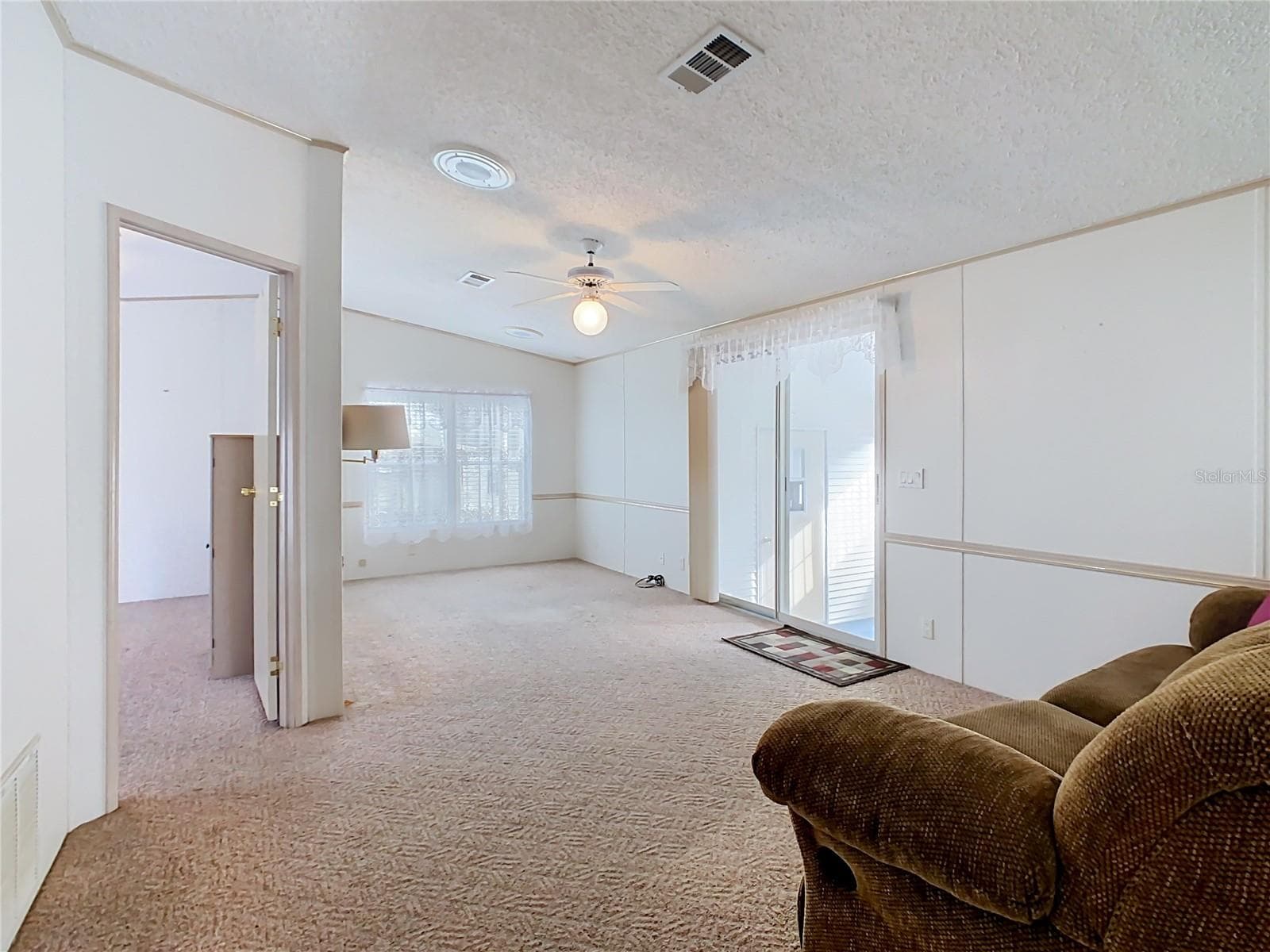 Living room - 123 SMALLMOUTH BASS ST, DAVENPORT