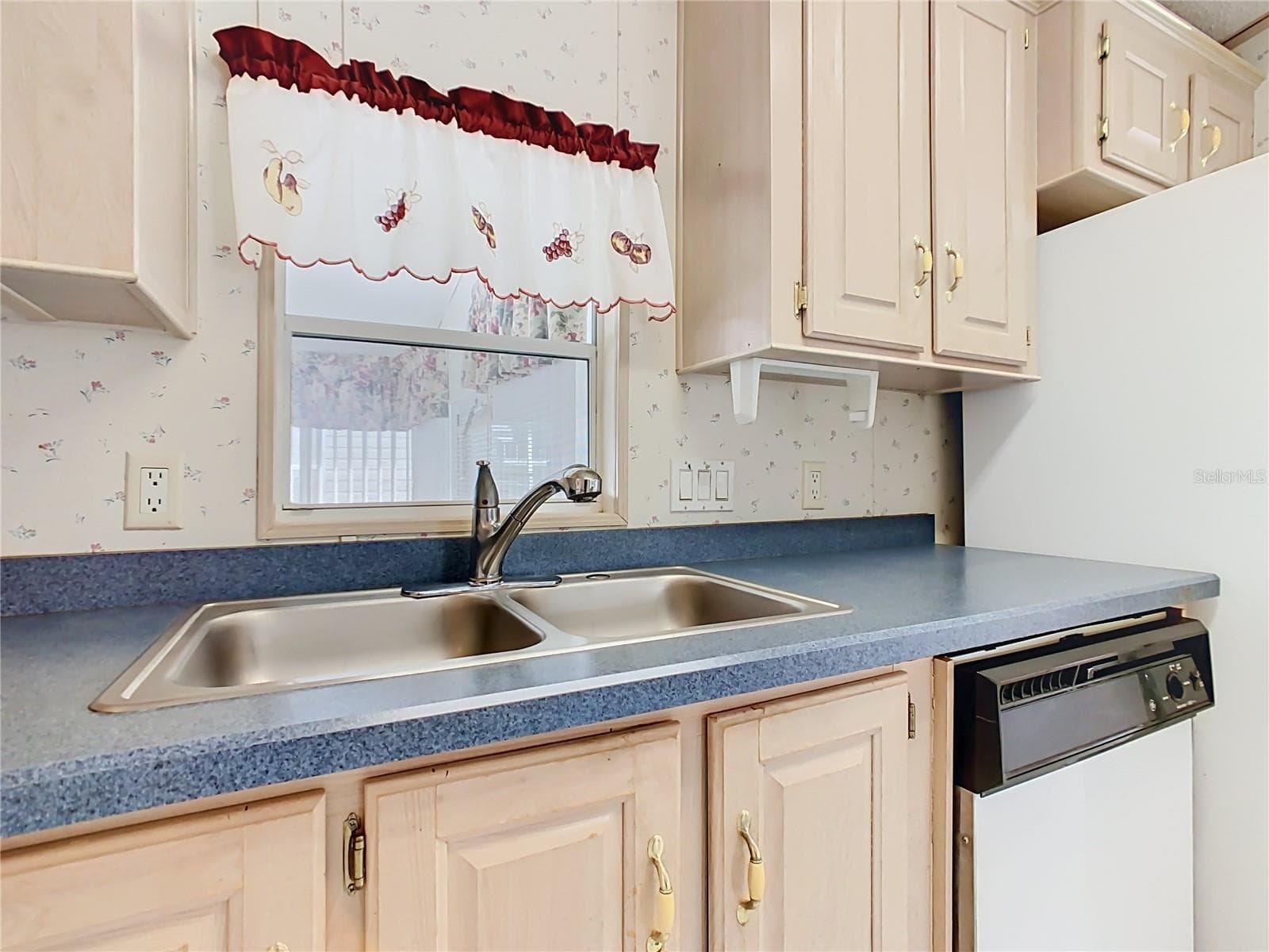 Kitchen - 123 SMALLMOUTH BASS ST, DAVENPORT