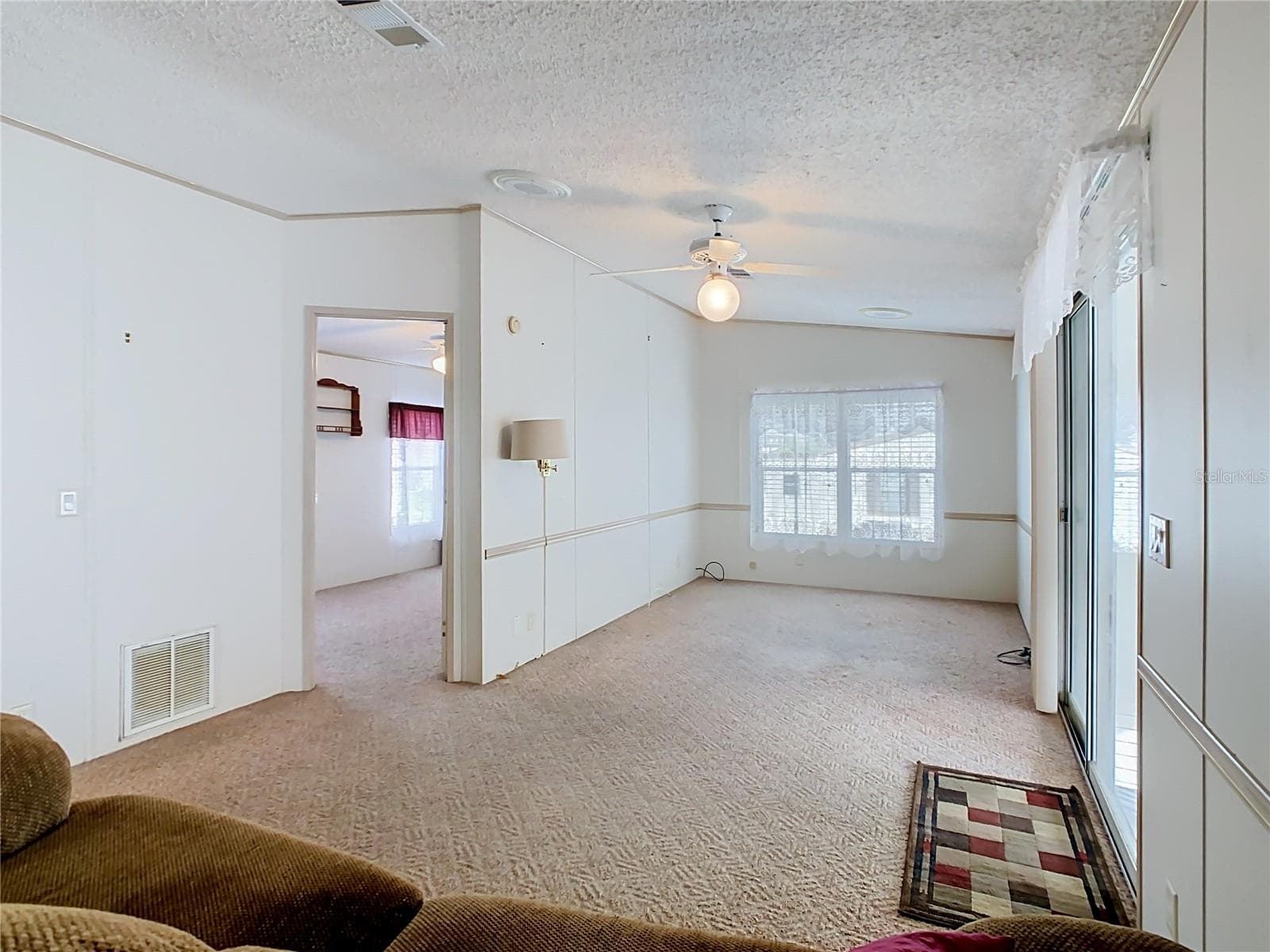 Living room - 123 SMALLMOUTH BASS ST, DAVENPORT