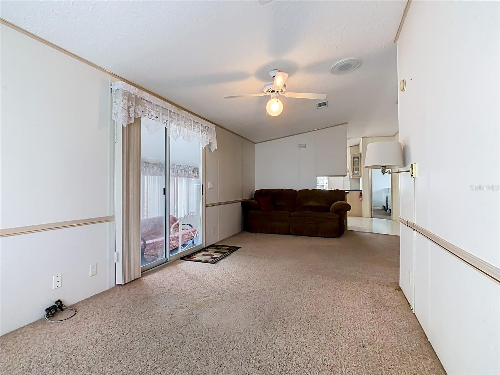 Living room - 123 SMALLMOUTH BASS ST, DAVENPORT