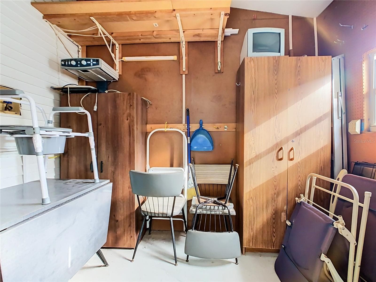 Shed w/hookup for washer & dryer - 123 SMALLMOUTH BASS ST, DAVENPORT