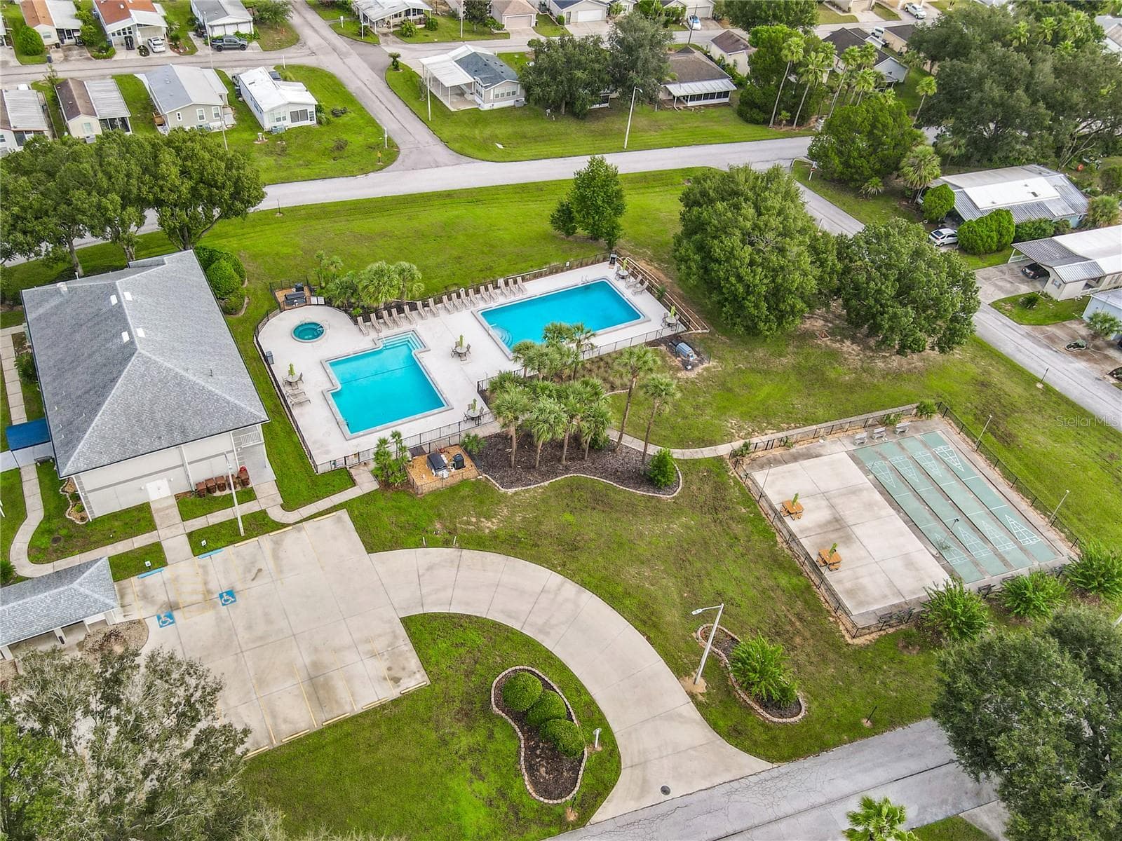 Community clubhouse & pool - 123 SMALLMOUTH BASS ST, DAVENPORT