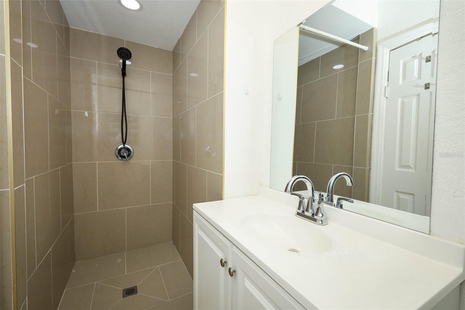 primary bathroom - 7614 BELL BLVD, ORLANDO