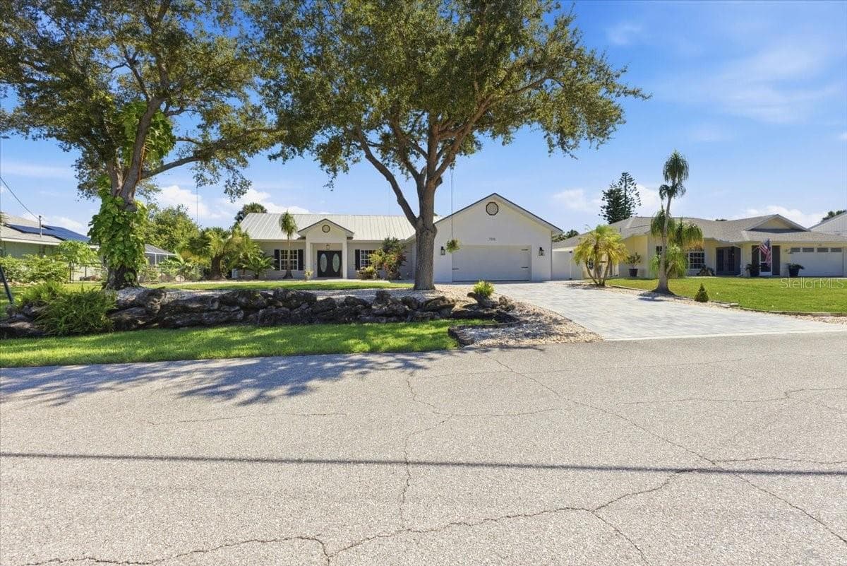 Single Family Residence at 7376 MEMORIAL DR, PORT CHARLOTTE, photo 5 of 63