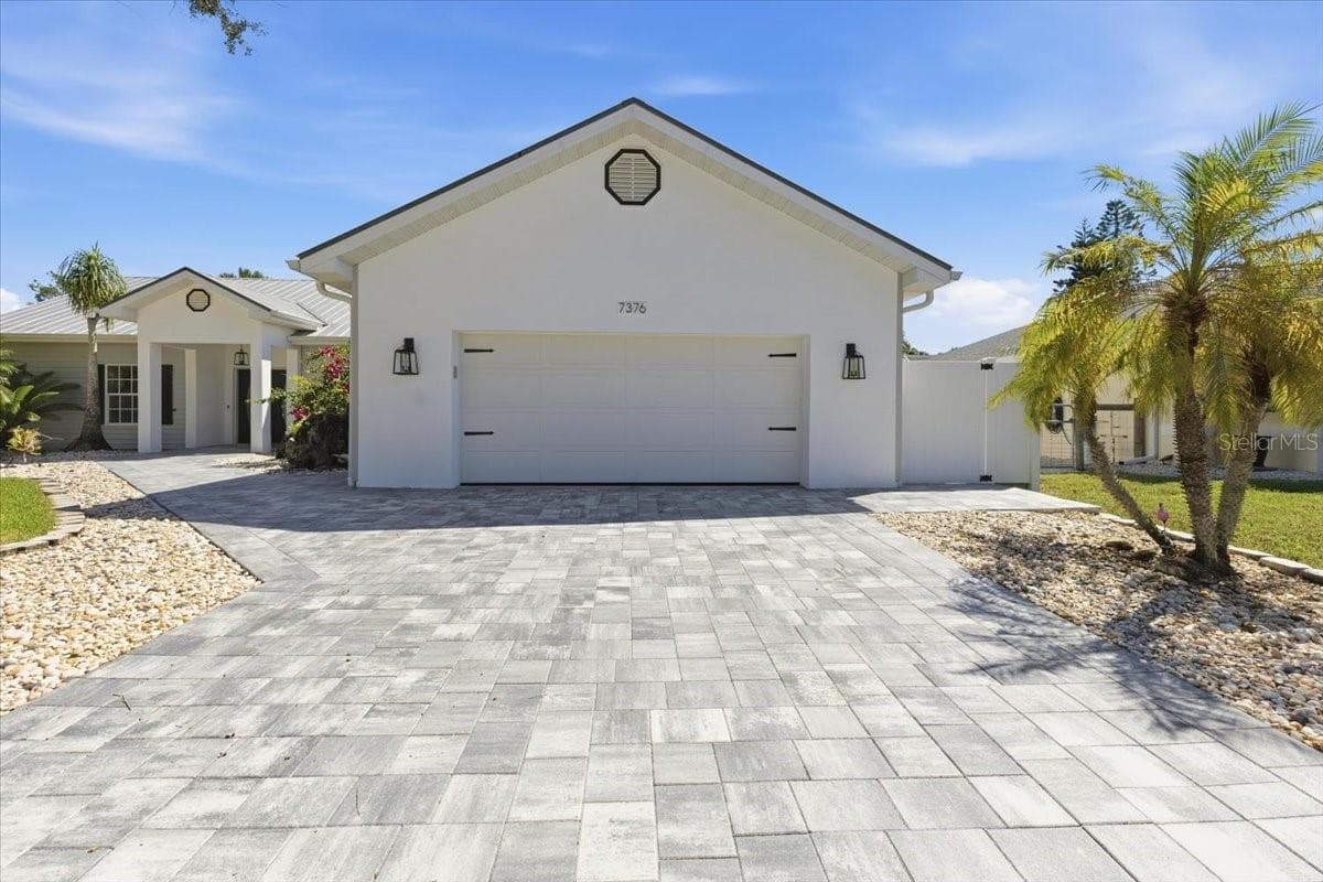 Single Family Residence at 7376 MEMORIAL DR, PORT CHARLOTTE, photo 2 of 63