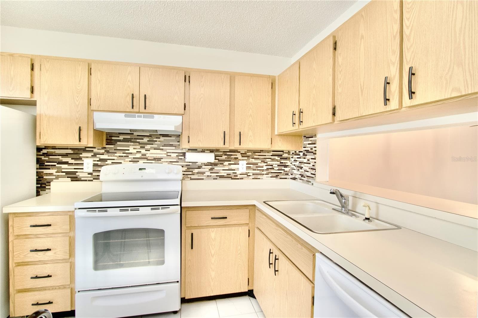 Kitchen with Breakfast Bar - 2853 FORRESTAL CT, NEW PORT RICHEY