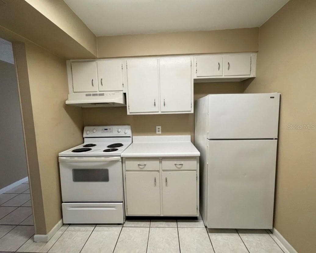 Condominium at 9209 TUDOR DR #C203, TAMPA, photo 3 of 7