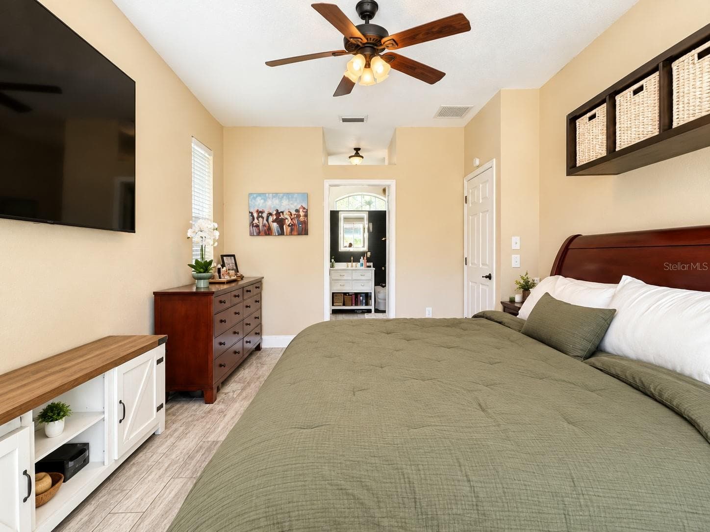 Single Family Residence at 14406 THORNWOOD TRL, HUDSON, photo 9 of 49