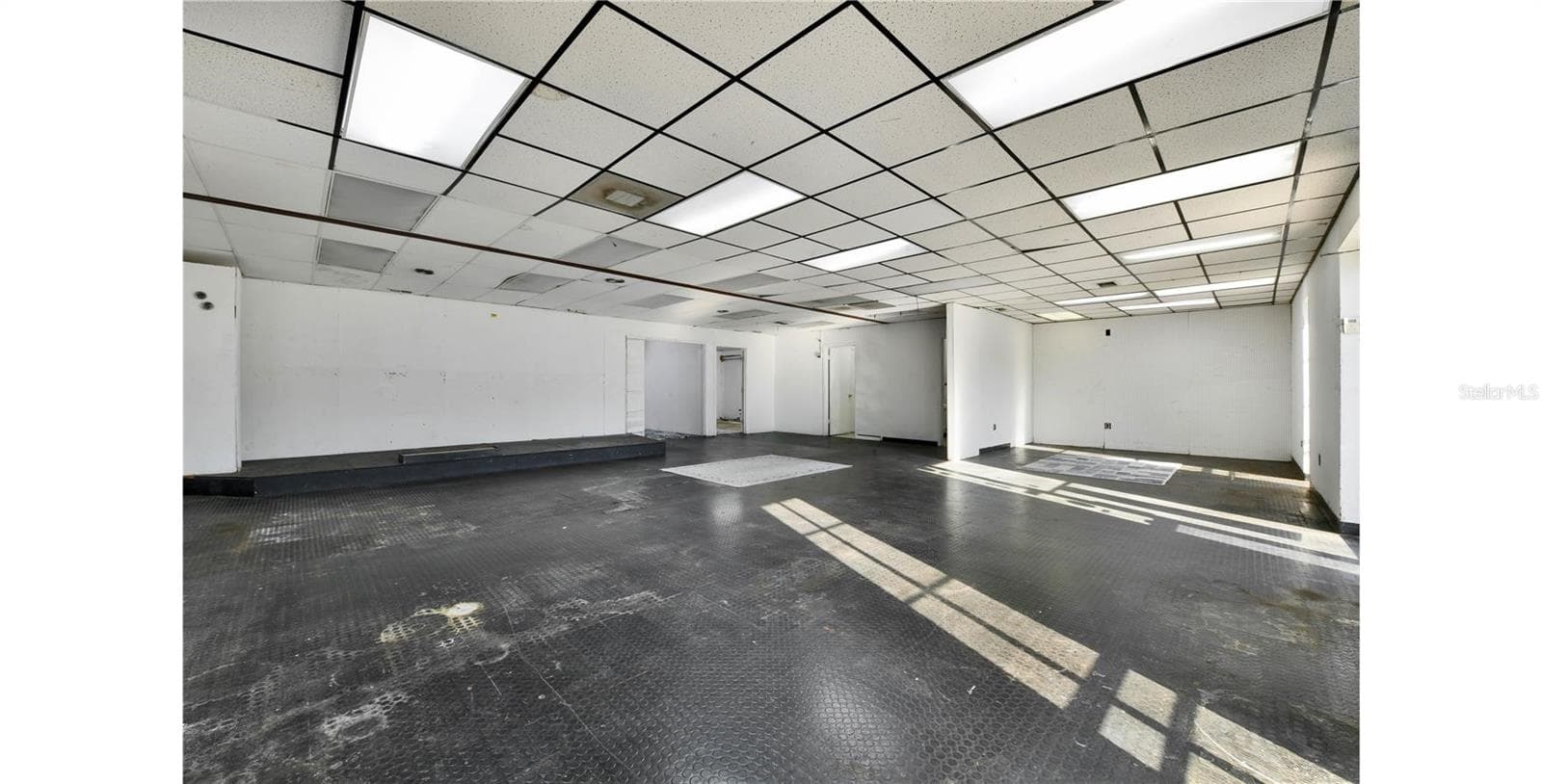 39x30 - 7810 ANDERSON RD, TAMPA