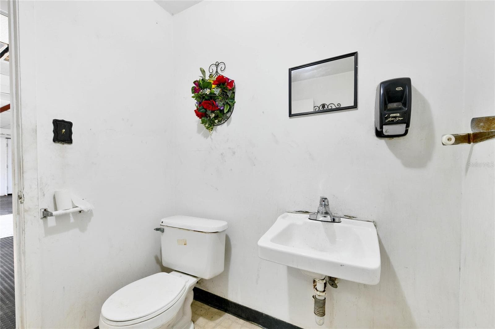 Business at 7810 ANDERSON RD, TAMPA, photo 26 of 28