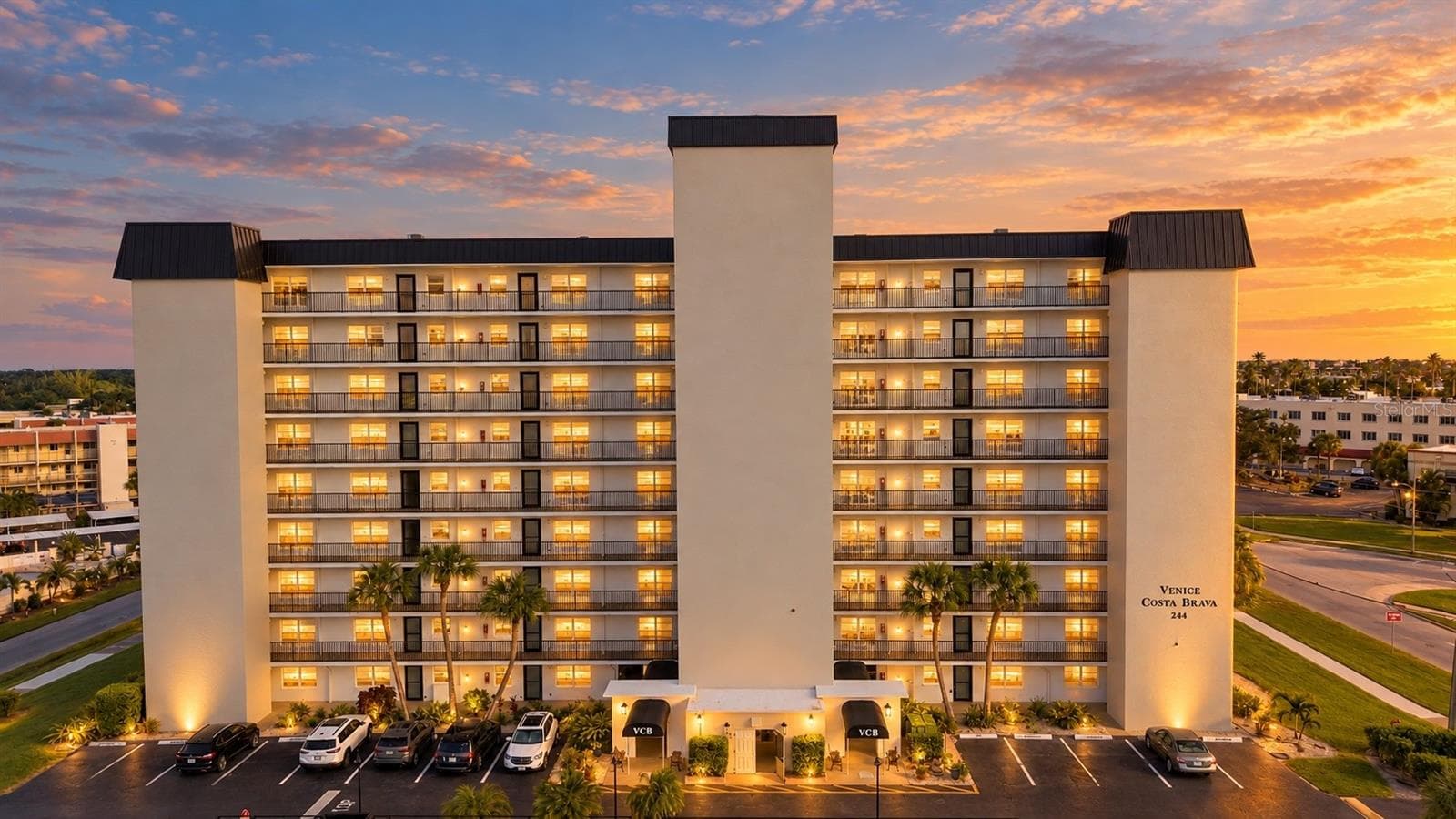 Twilight Exterior of 244 Saint Augustine - Newly Refreshed Exterior! - 244 SAINT AUGUSTINE AVE #104, VENICE