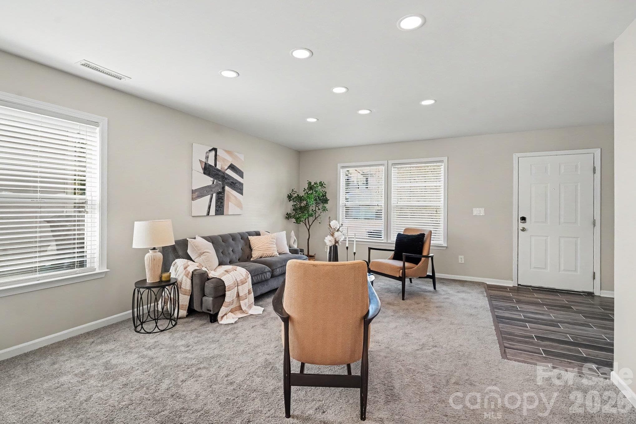 Single Family Residence at 15705 Lakepoint Forest Drive, Charlotte, photo 4 of 28