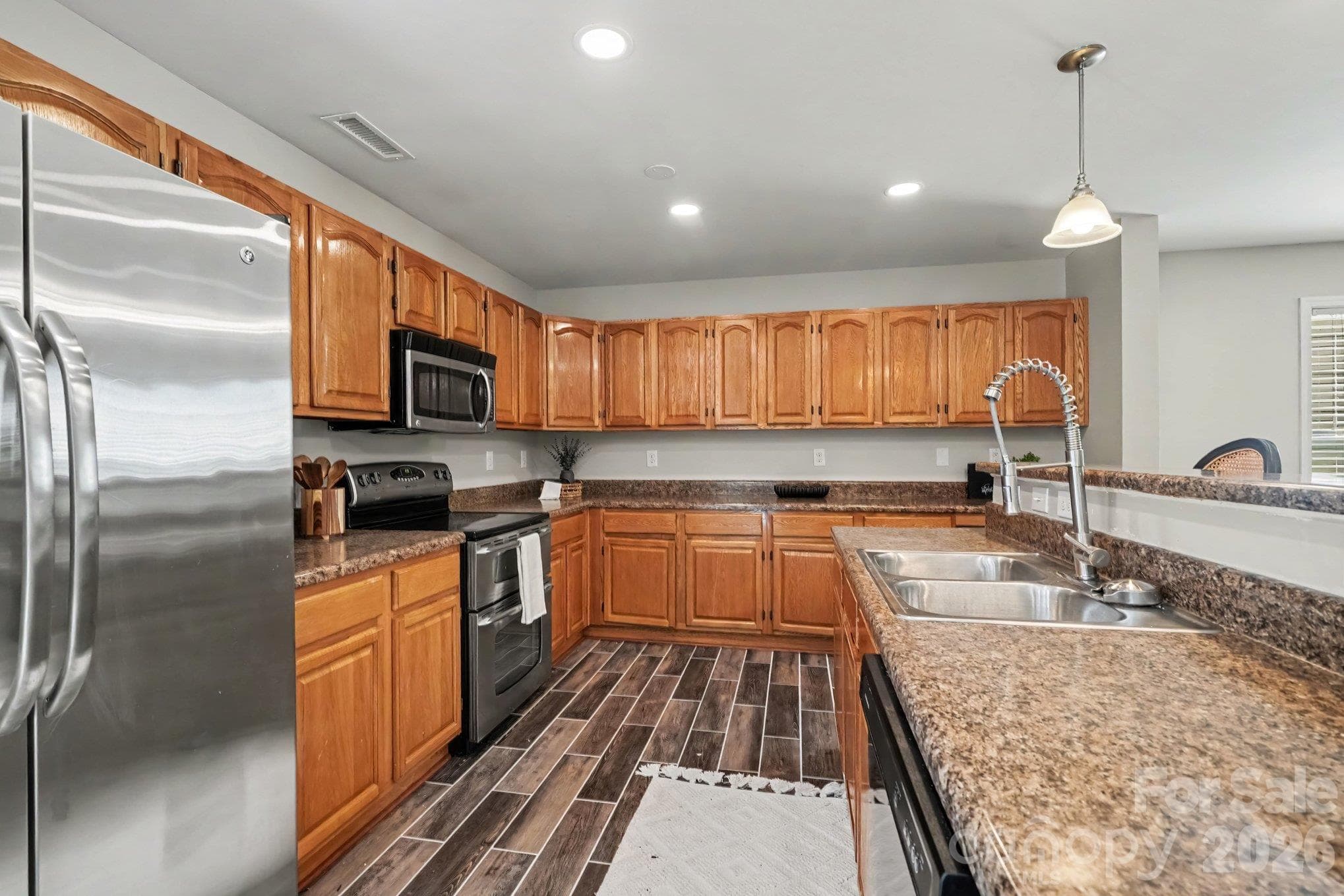 Single Family Residence at 15705 Lakepoint Forest Drive, Charlotte, photo 9 of 28
