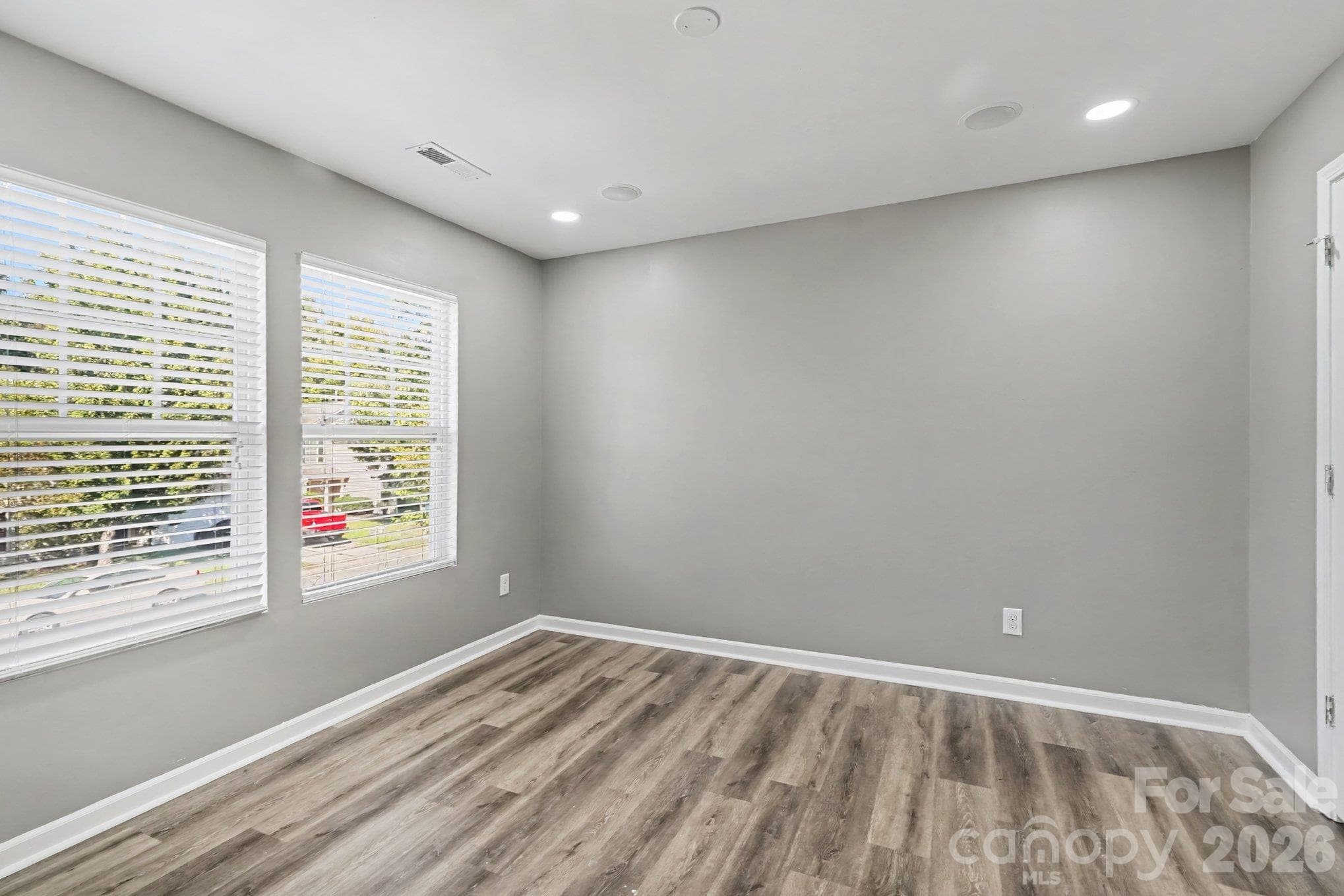 Single Family Residence at 15705 Lakepoint Forest Drive, Charlotte, photo 19 of 28