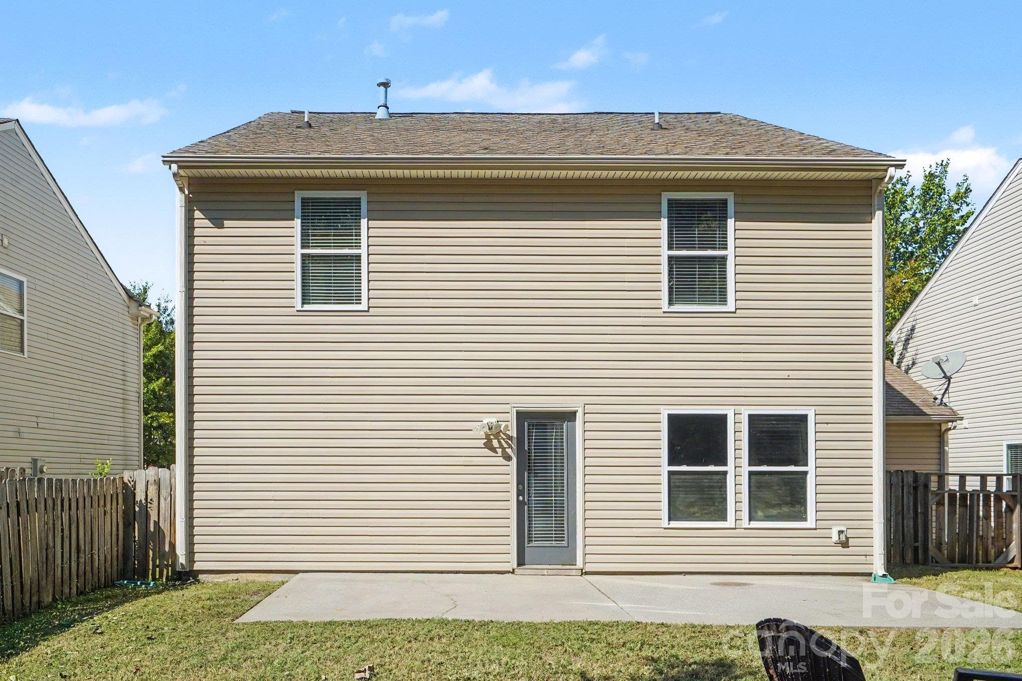 Single Family Residence at 15705 Lakepoint Forest Drive, Charlotte, photo 23 of 28