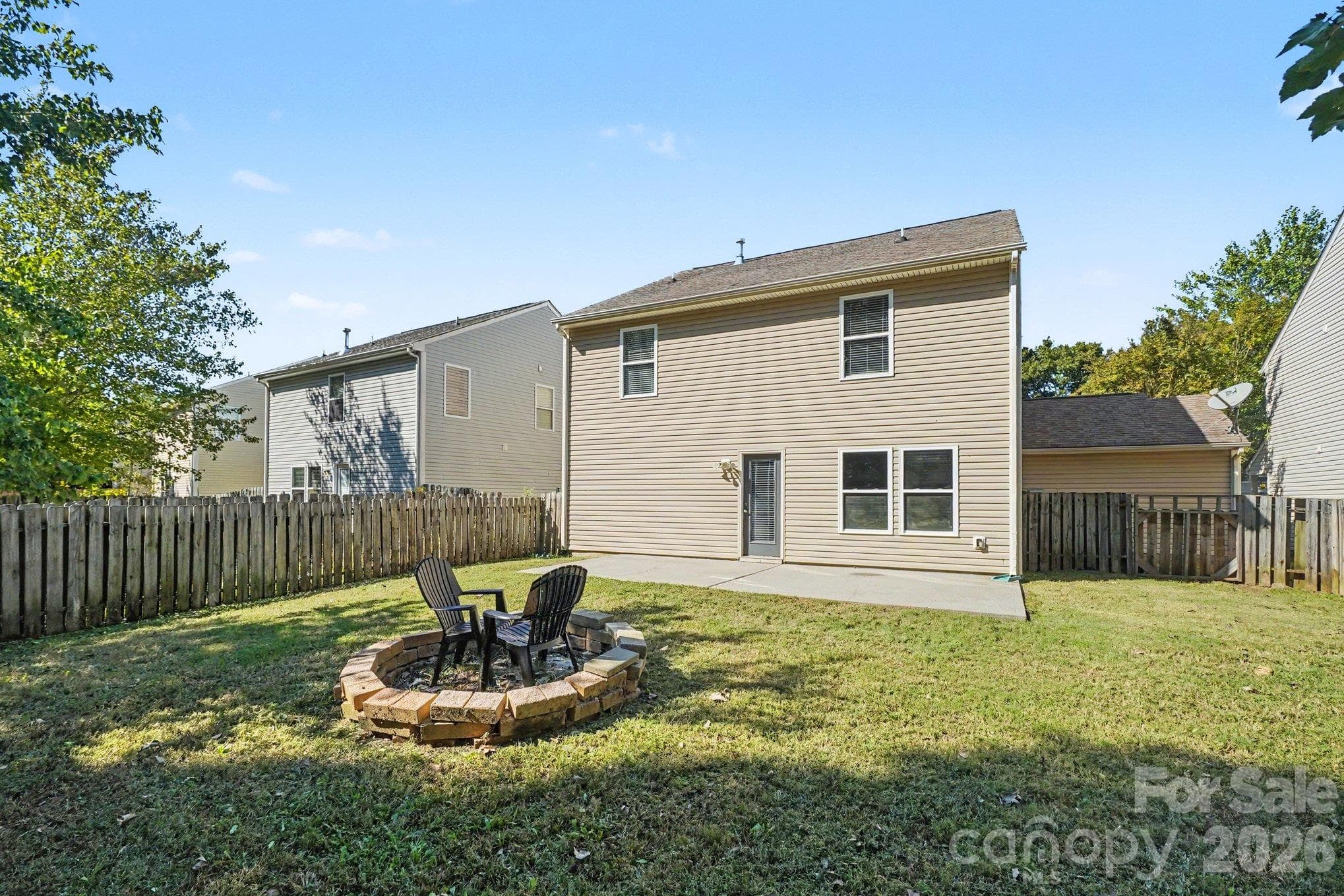 Single Family Residence at 15705 Lakepoint Forest Drive, Charlotte, photo 24 of 28