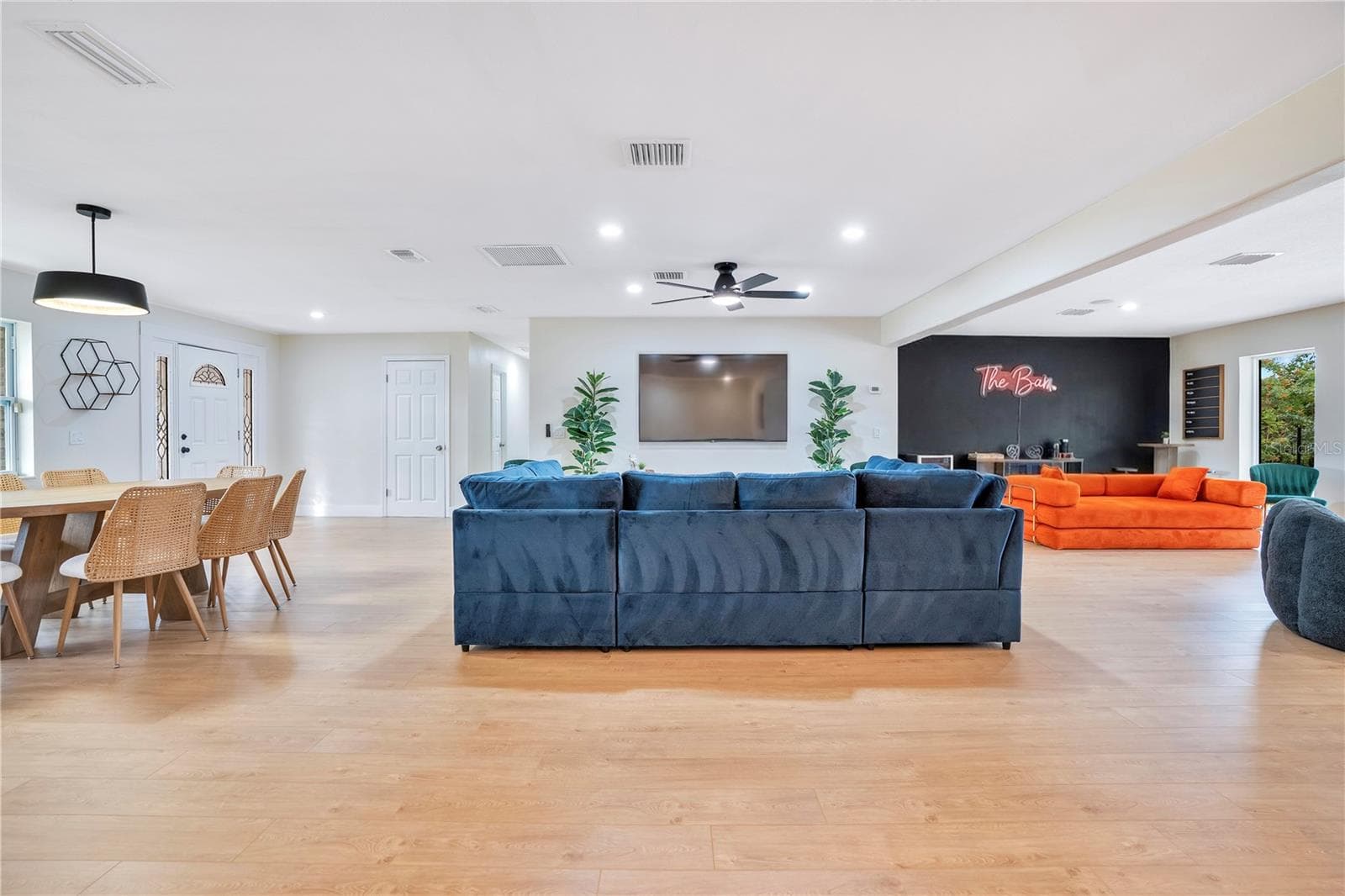 Single Family Residence at 411 ROCK LAKE DR, ORLANDO, photo 4 of 54