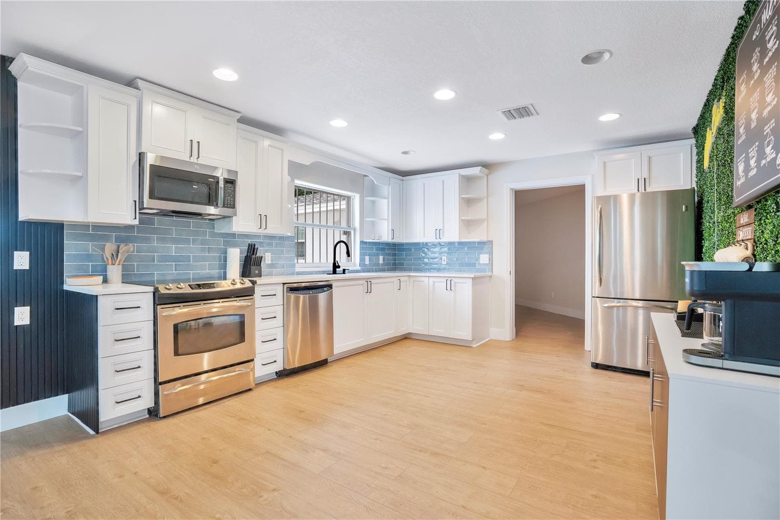 Single Family Residence at 411 ROCK LAKE DR, ORLANDO, photo 12 of 54