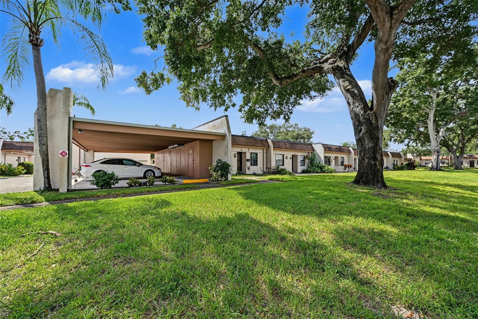 END UNIT CARPORT - 2957 FLINT DR S, CLEARWATER