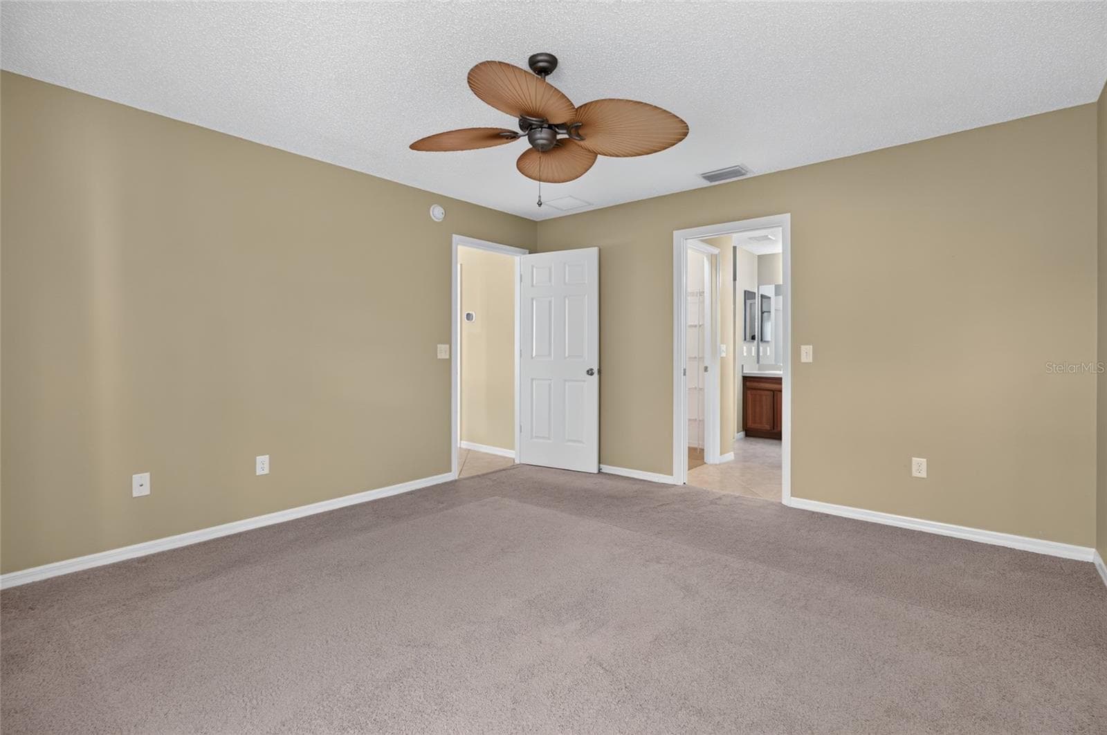 Single Family Residence at 439 ENRIGHT PL, THE VILLAGES, photo 16 of 33