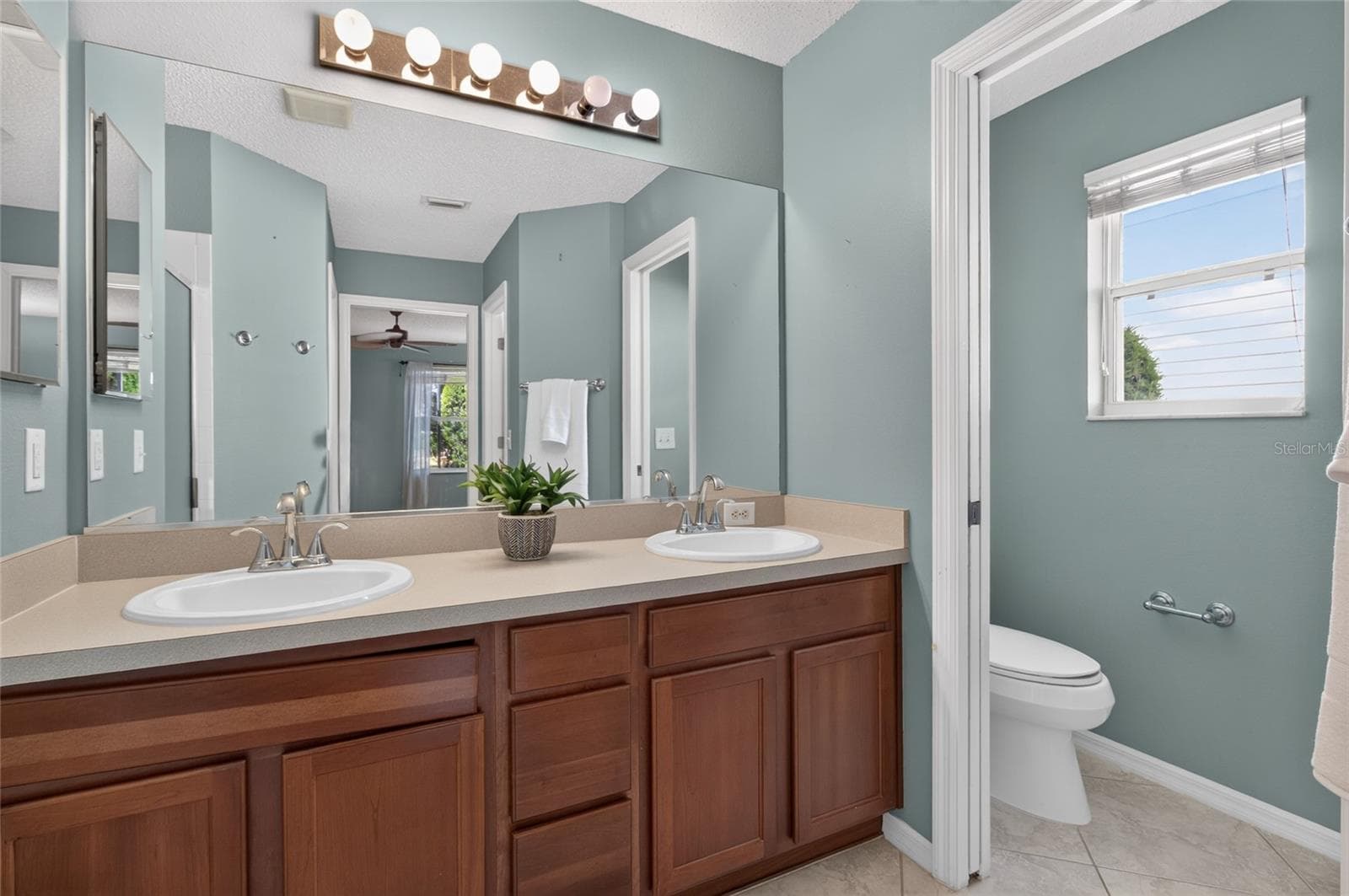 Single Family Residence at 439 ENRIGHT PL, THE VILLAGES, photo 18 of 33