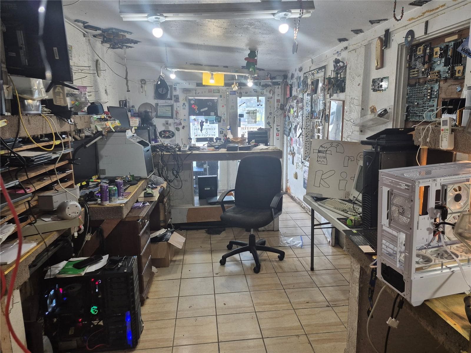 View from work area to front of shop. - 4007 FLAMINGO DR, NEW PORT RICHEY