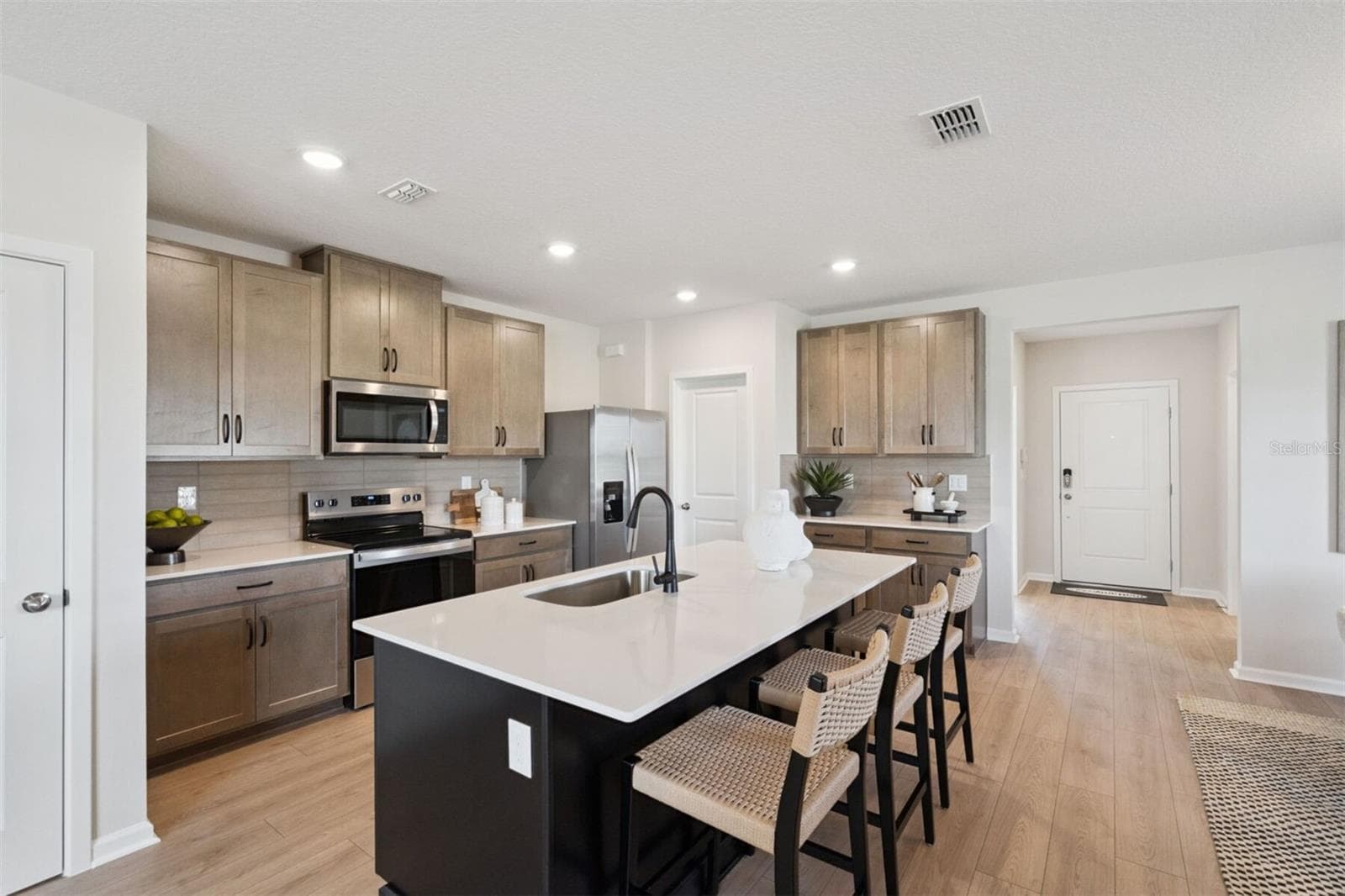 Lakeside at Satilla Zara Model Kitchen - 5030 ORINOCO LN, ST CLOUD
