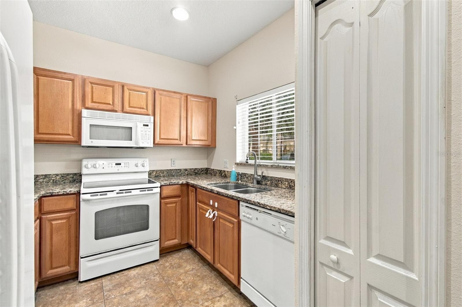 Townhouse at 226 CAPE HARBOUR LOOP #104, BRADENTON, photo 2 of 72